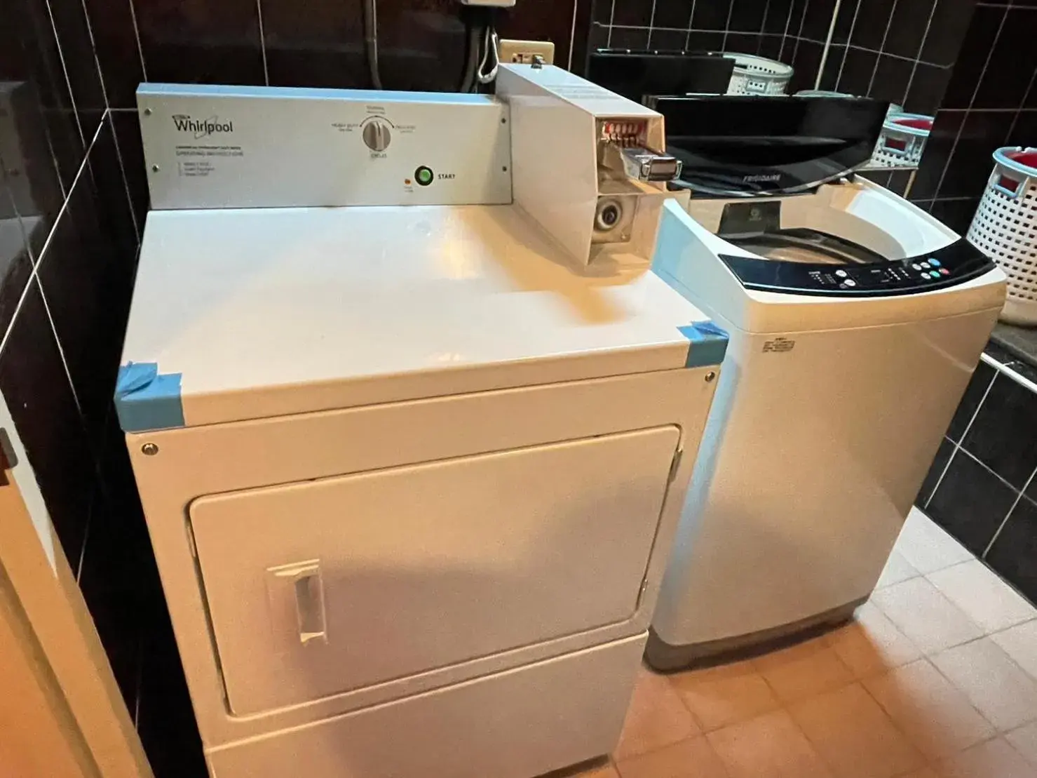 washing machine, Bathroom in Wenpin Hotel - Pier 2