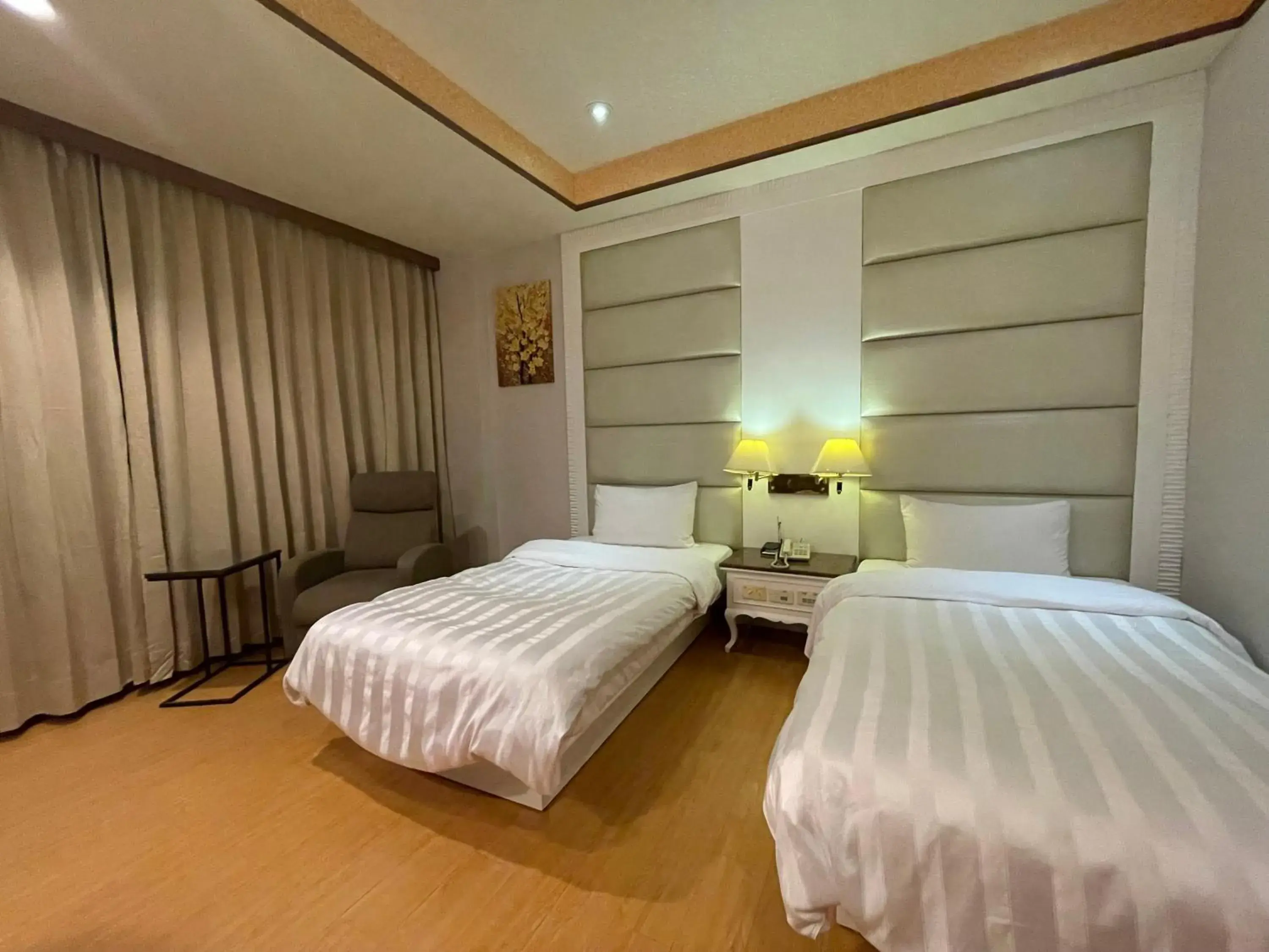 Photo of the whole room, Bed in Wenpin Hotel - Pier 2