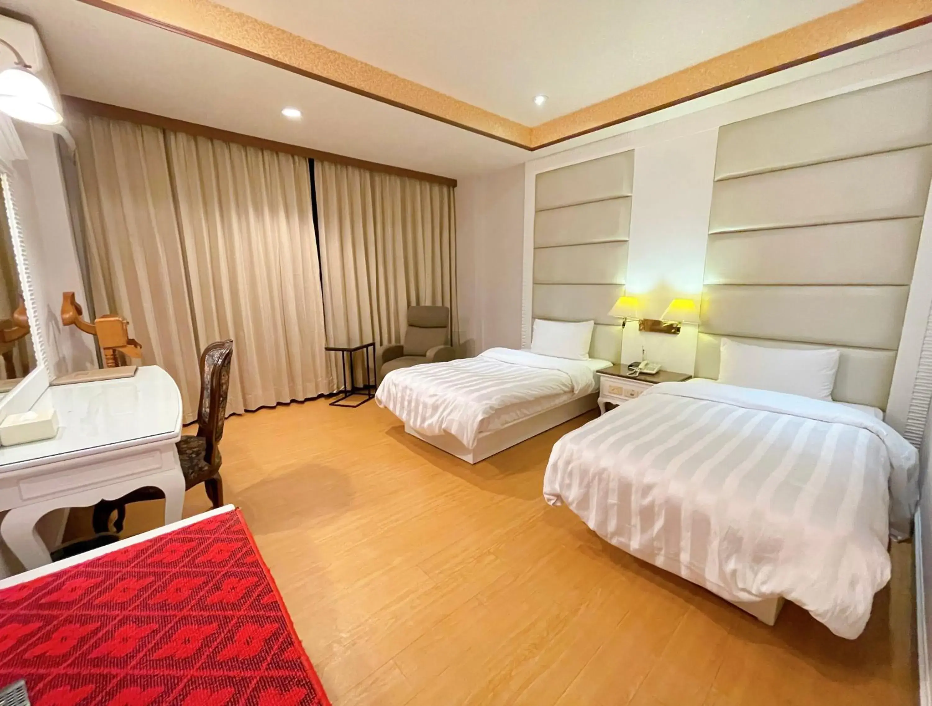 Photo of the whole room, Bed in Wenpin Hotel - Pier 2