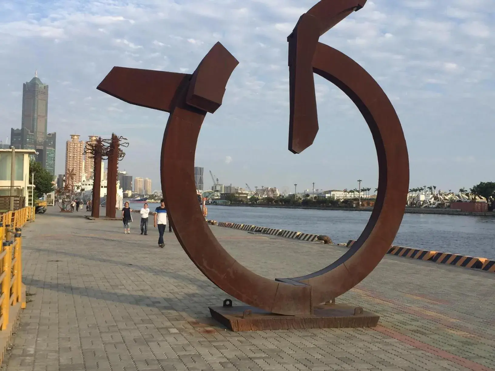 Nearby landmark in Wenpin Hotel - Pier 2