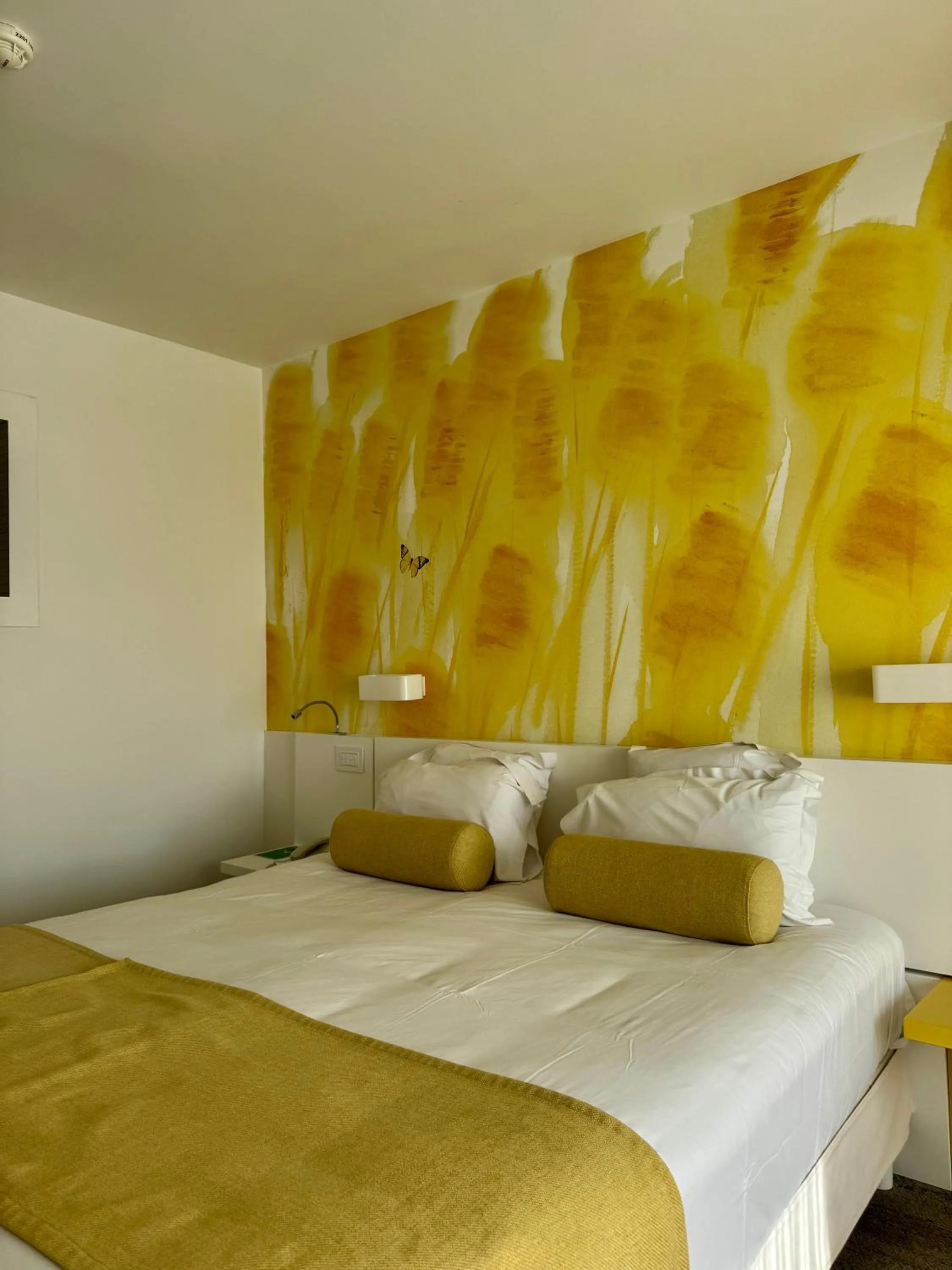 Bedroom, Bed in Hotel Restaurant La Vague de Saint Paul