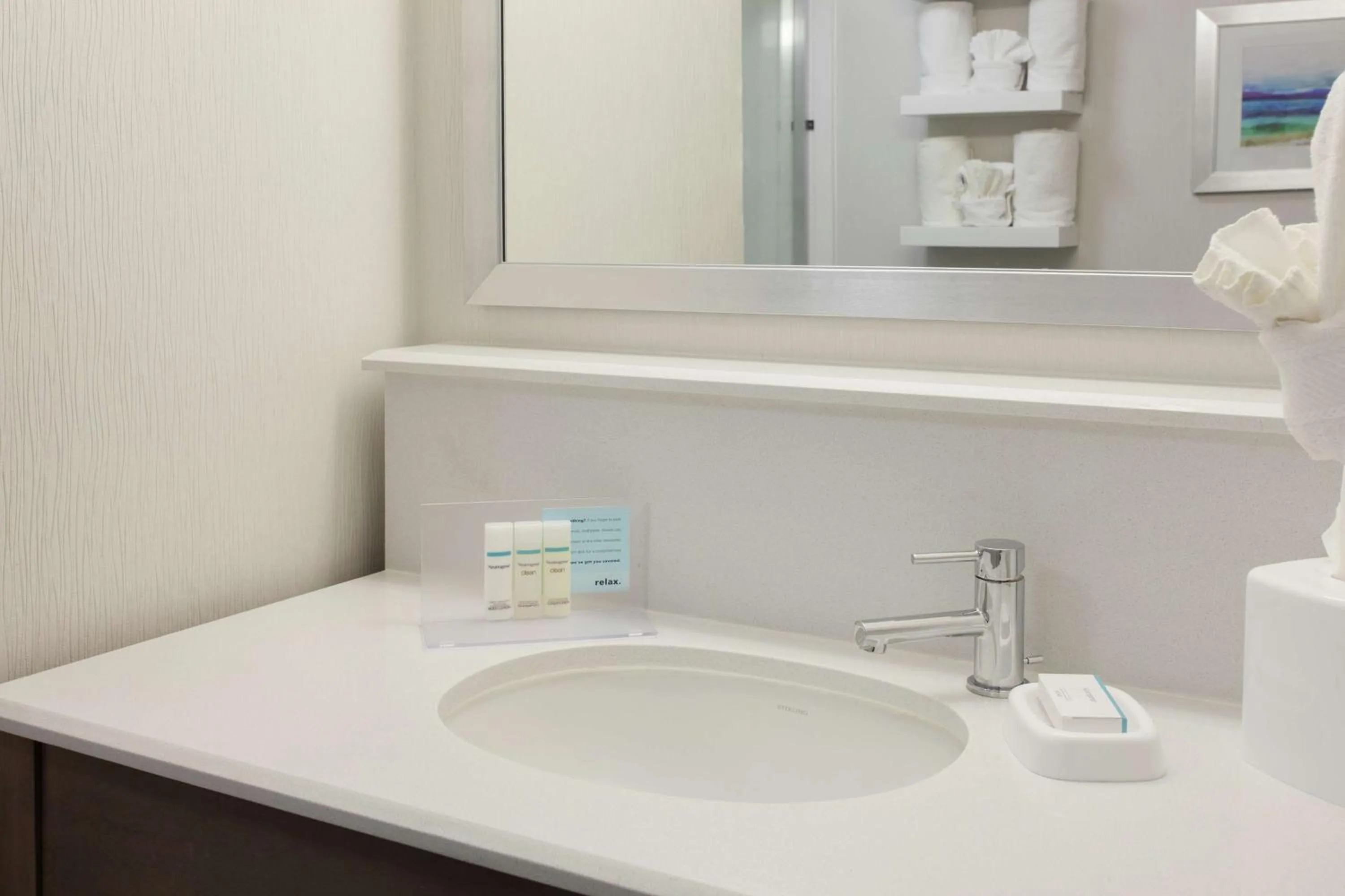 Bathroom in Hampton Inn Santa Cruz