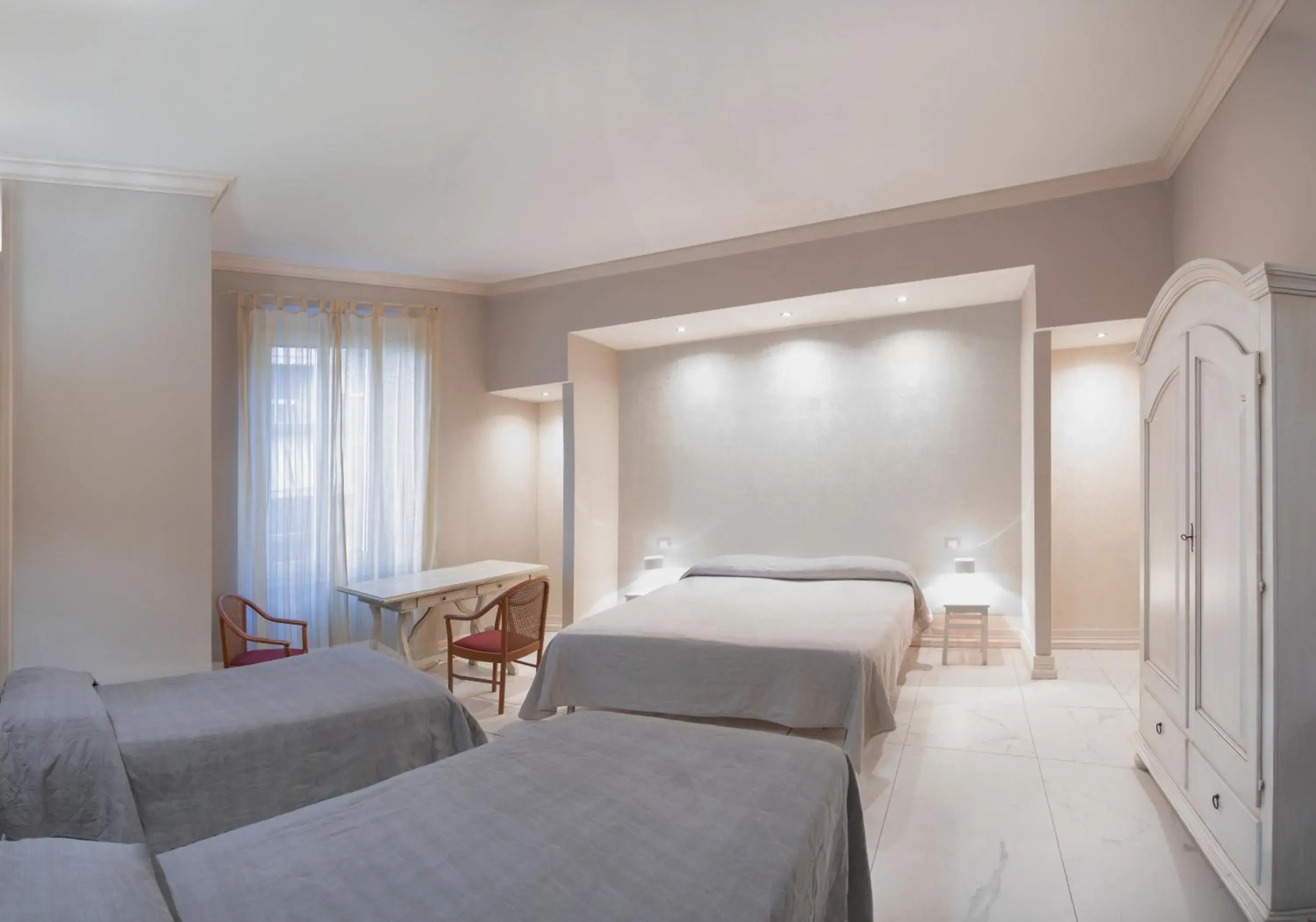 Quadruple Room in Albergo La Villetta Quadruple Room in Albergo La Villetta