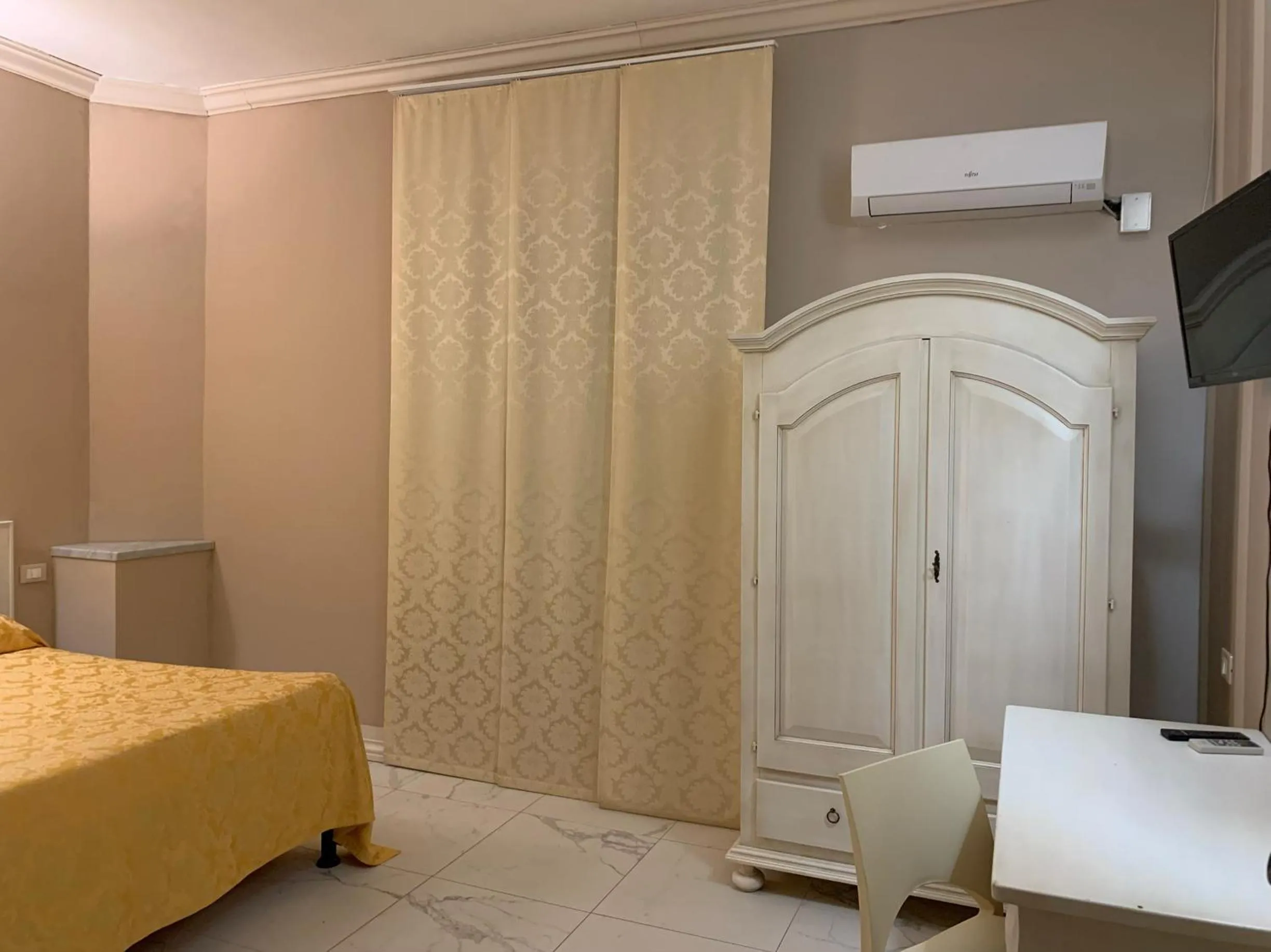 Bedroom, Bed in Albergo La Villetta
