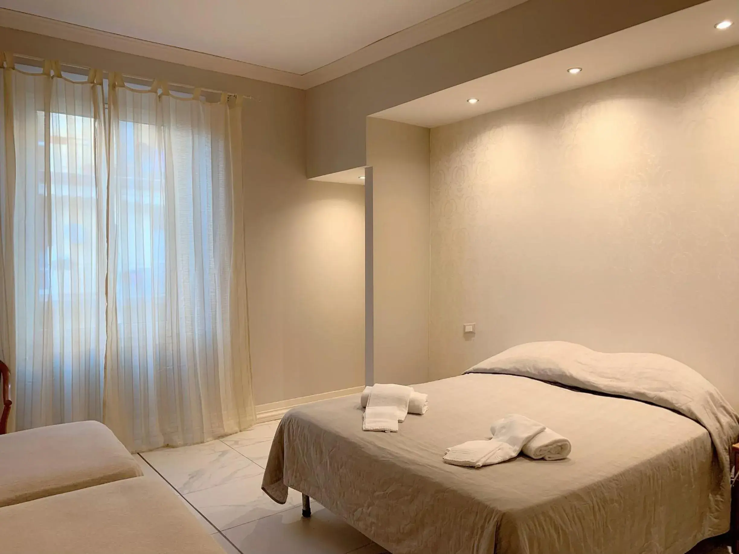 Triple Room in Albergo La Villetta Triple Room in Albergo La Villetta