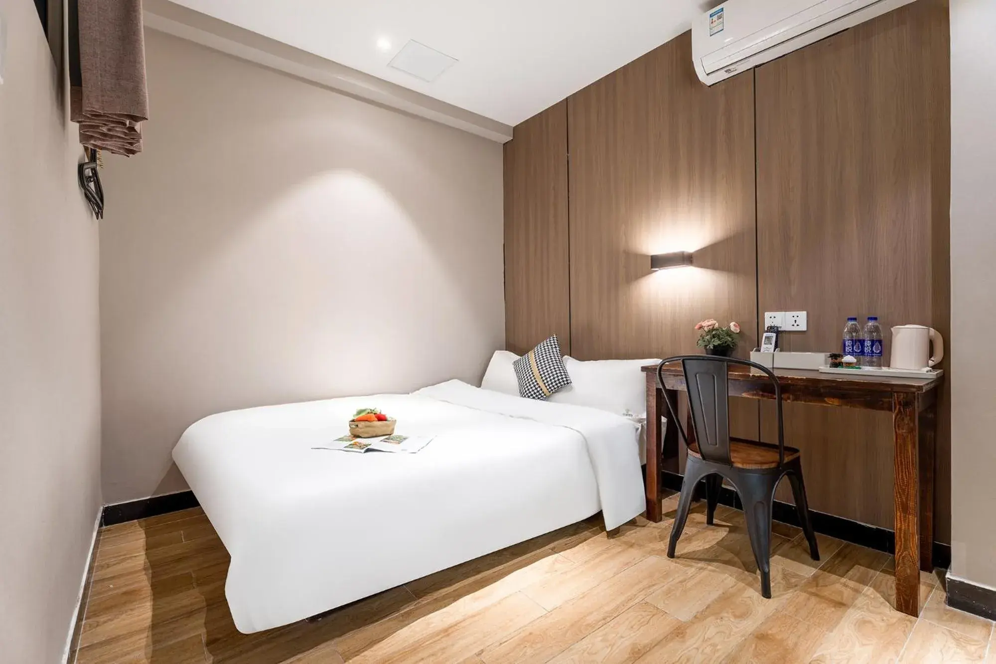 Bed in Meego Yes Hotel Bed in Meego Yes Hotel