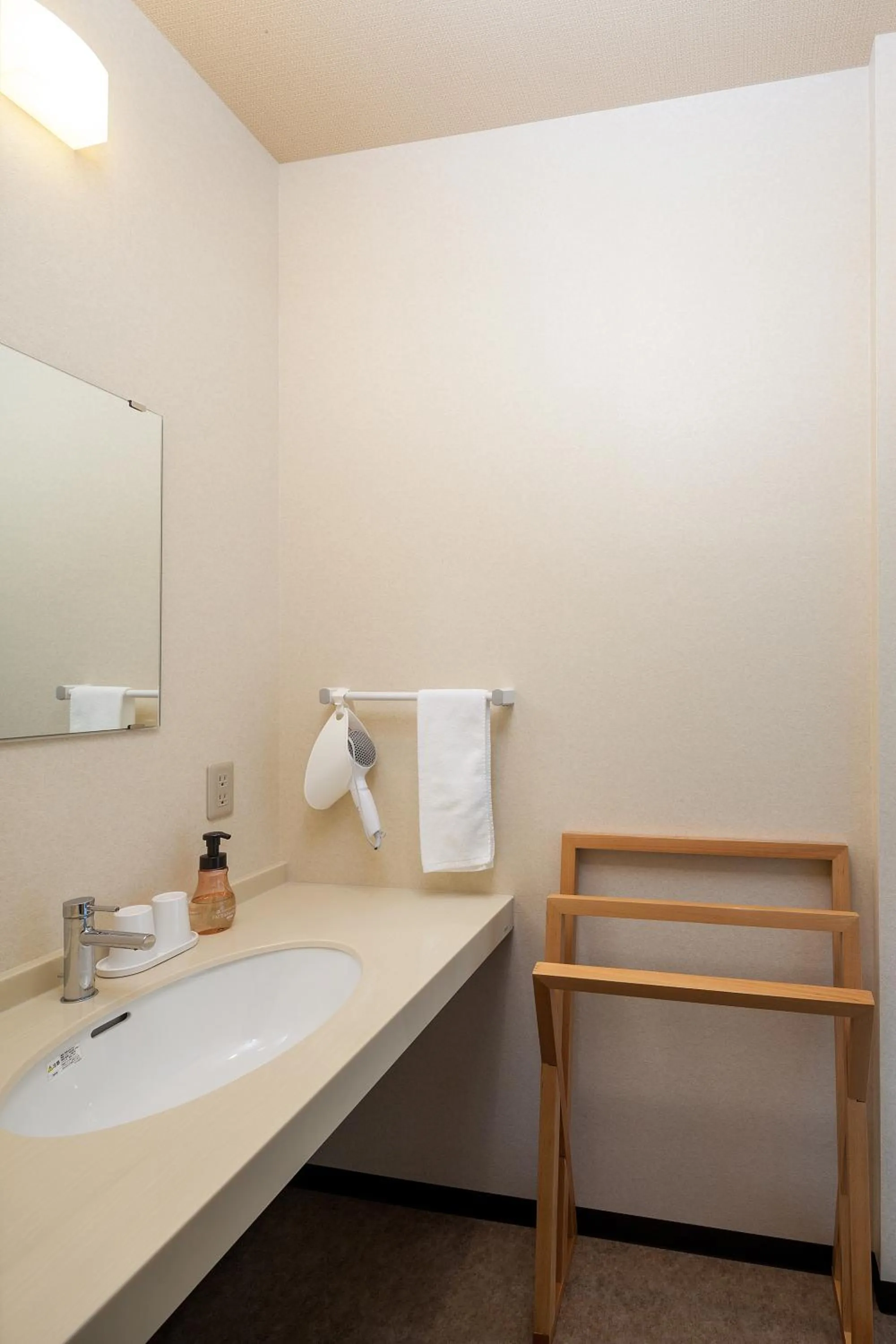 Bathroom, Bed in Ryokan with natural hot springs and okonomiyaki Miyajima-an Hiroshima