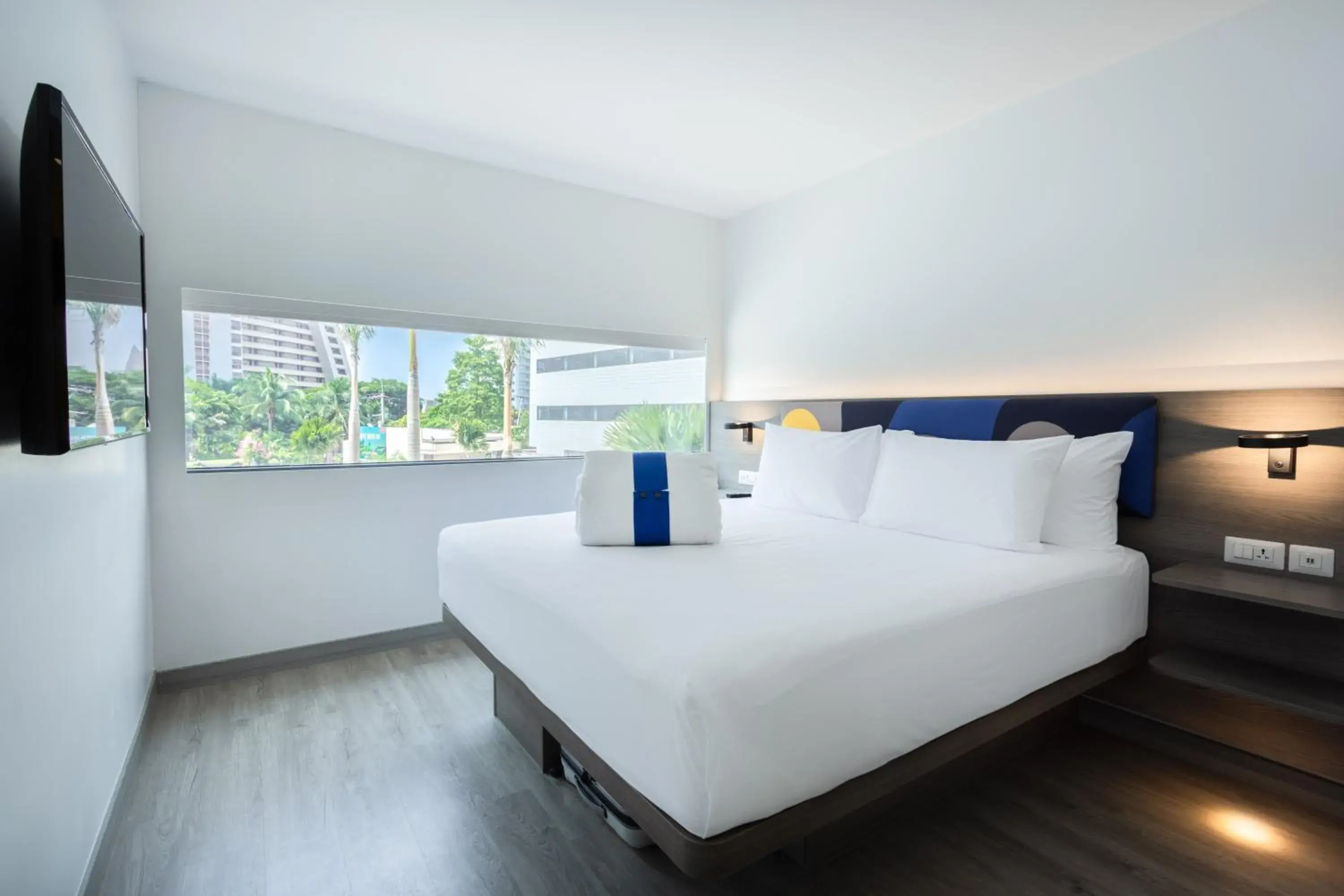 Photo of the whole room, Bed in COSI Pattaya Wong Amat Beach - SHA Plus Certified