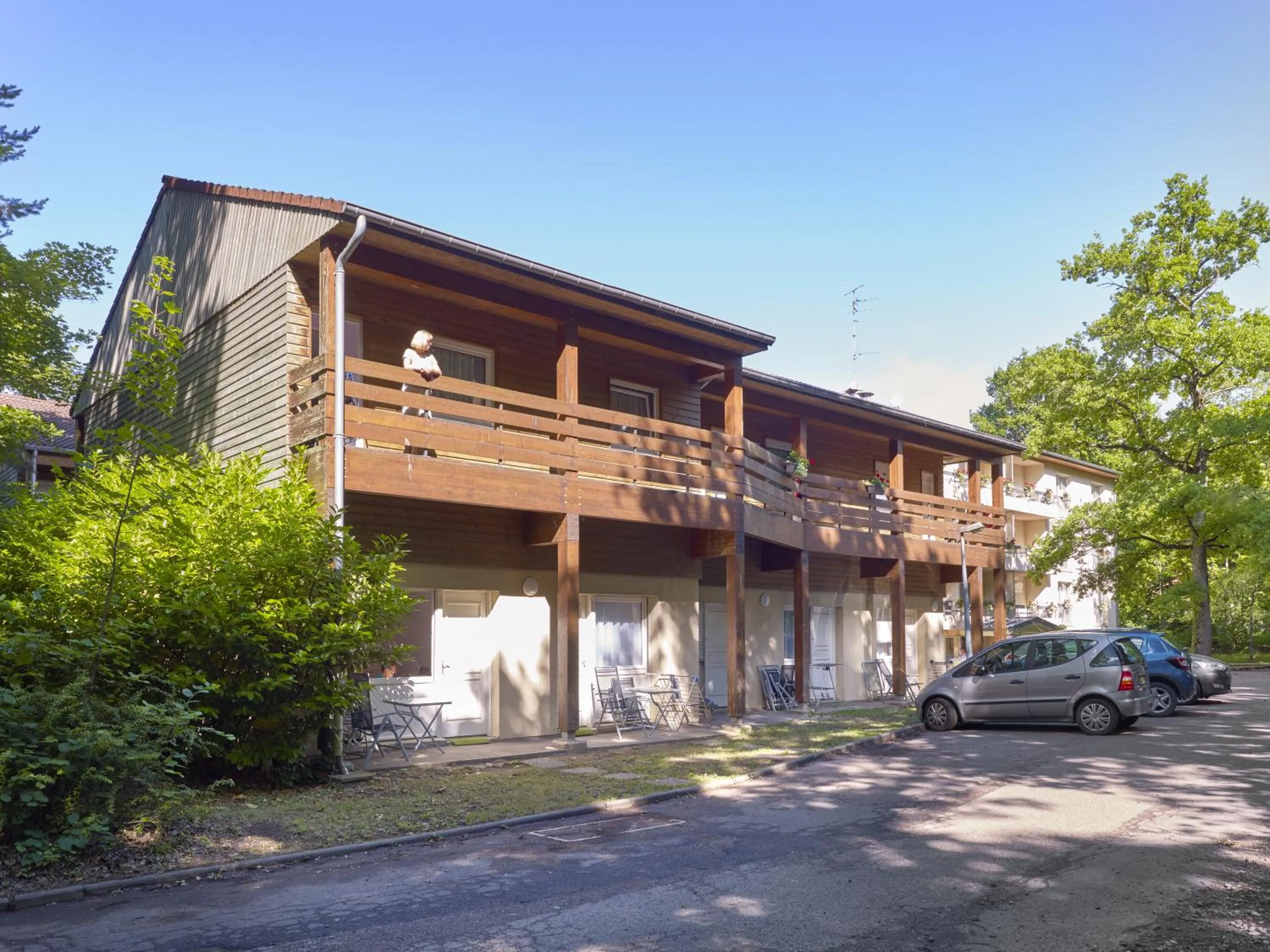 Facade/entrance in Grands Chênes du Parc