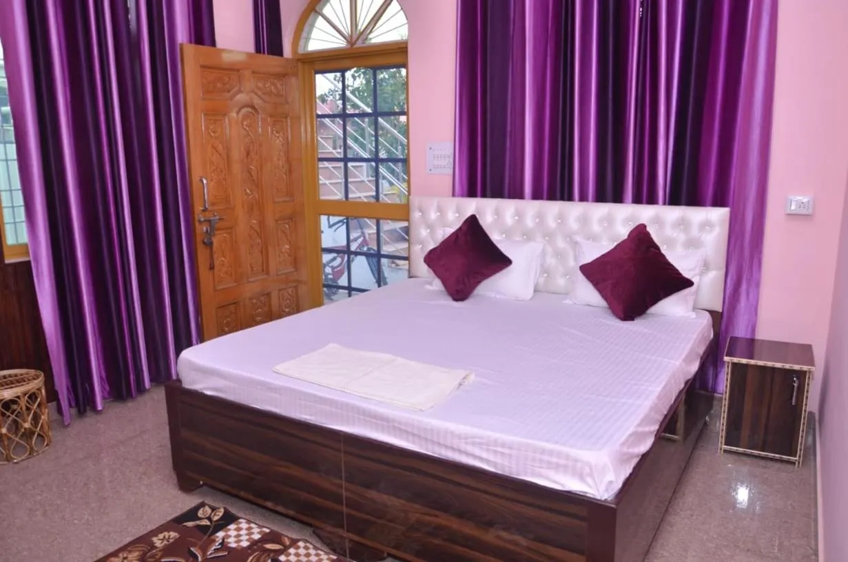 Photo of the whole room, Bed in Nandini Homestay