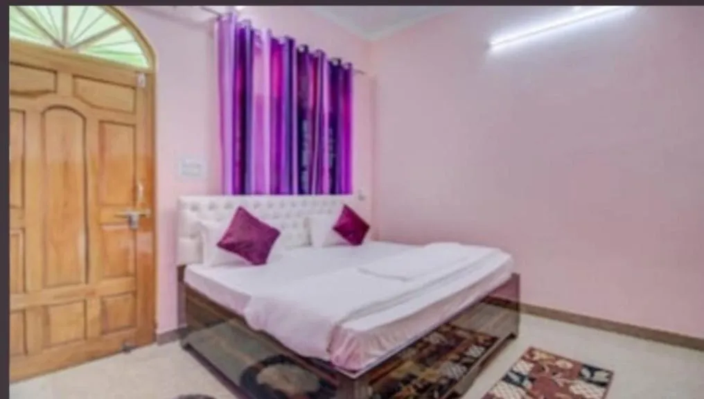 Photo of the whole room, Bed in Nandini Homestay
