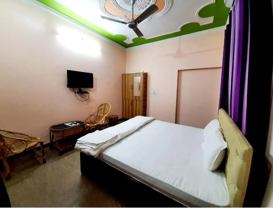 Photo of the whole room, Bed in Nandini Homestay