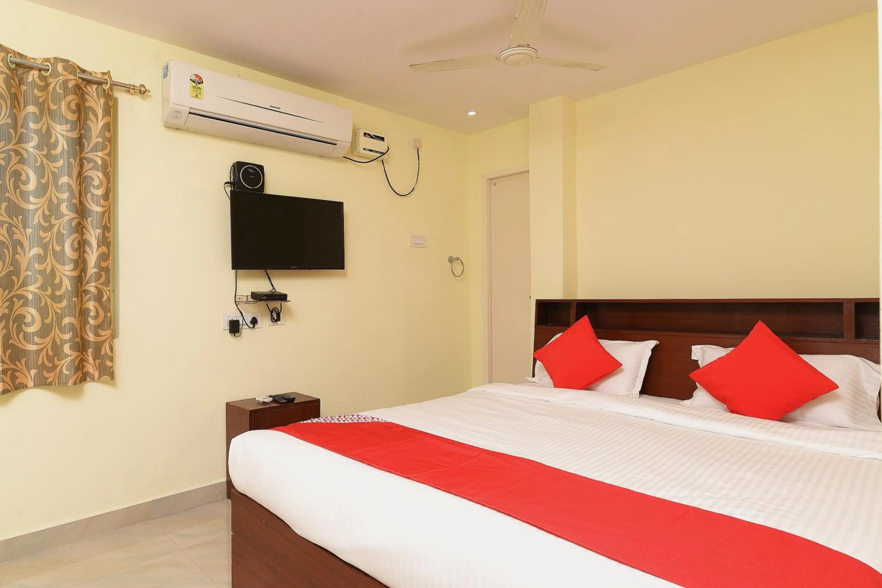 Bedroom, Bed in Hotel O Andhra Pradesh Hotels Association
