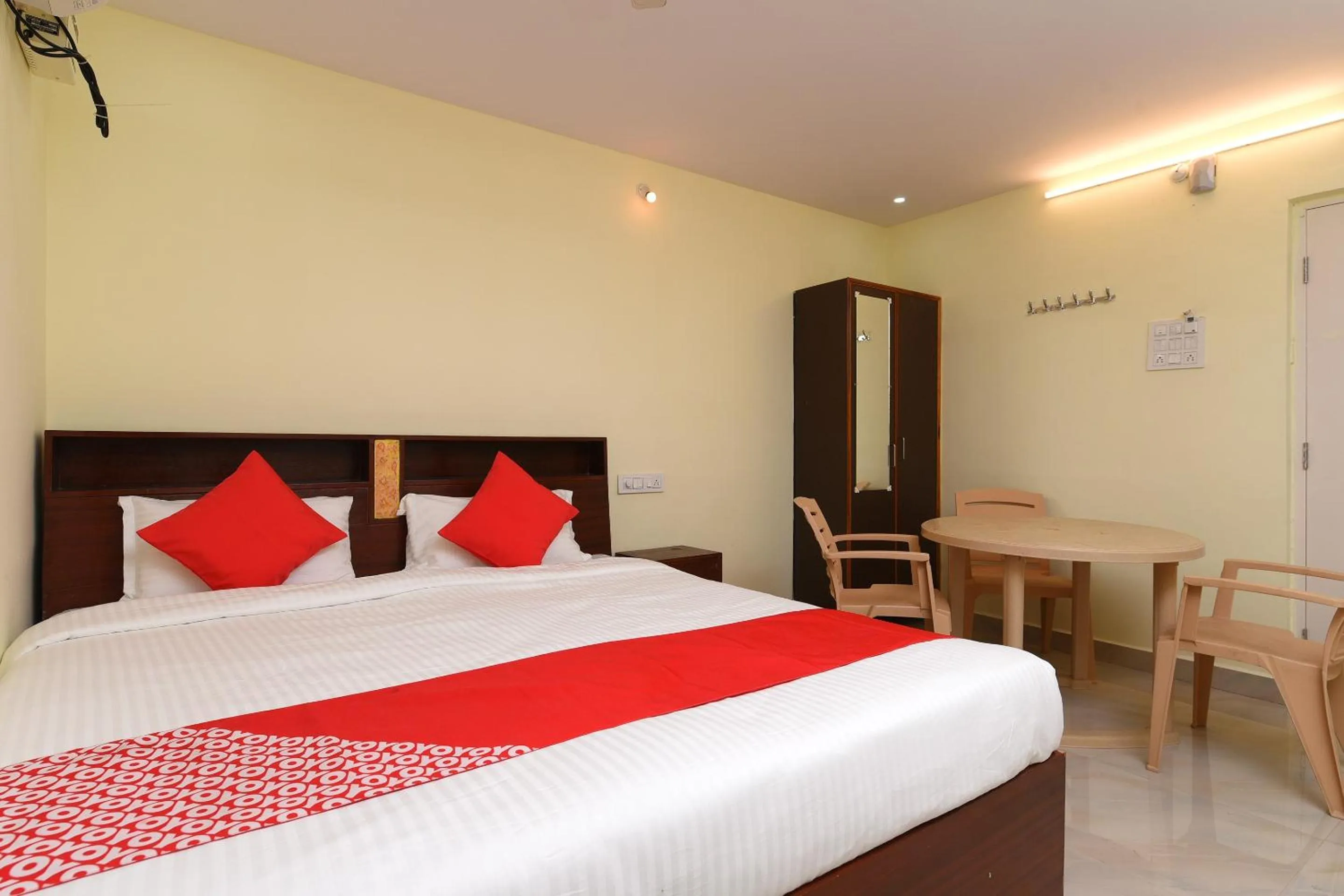 Bedroom, Bed in Hotel O Andhra Pradesh Hotels Association