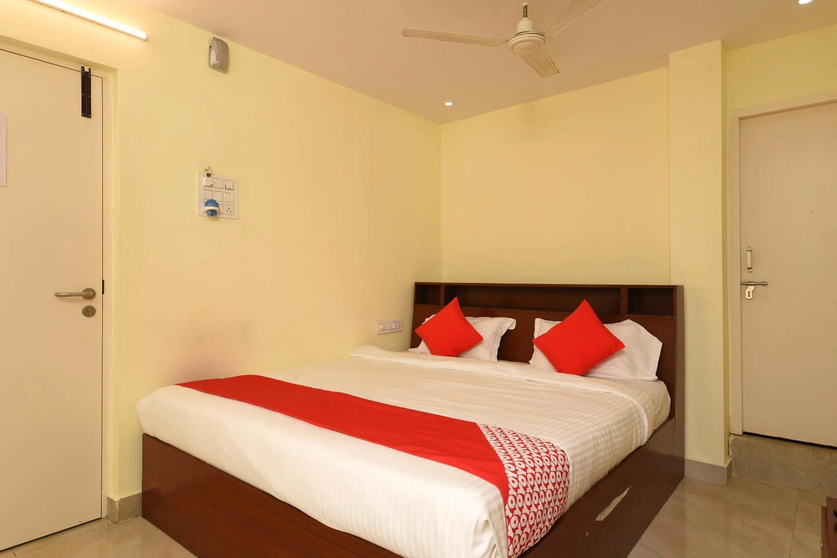 Bedroom, Bed in Hotel O Andhra Pradesh Hotels Association