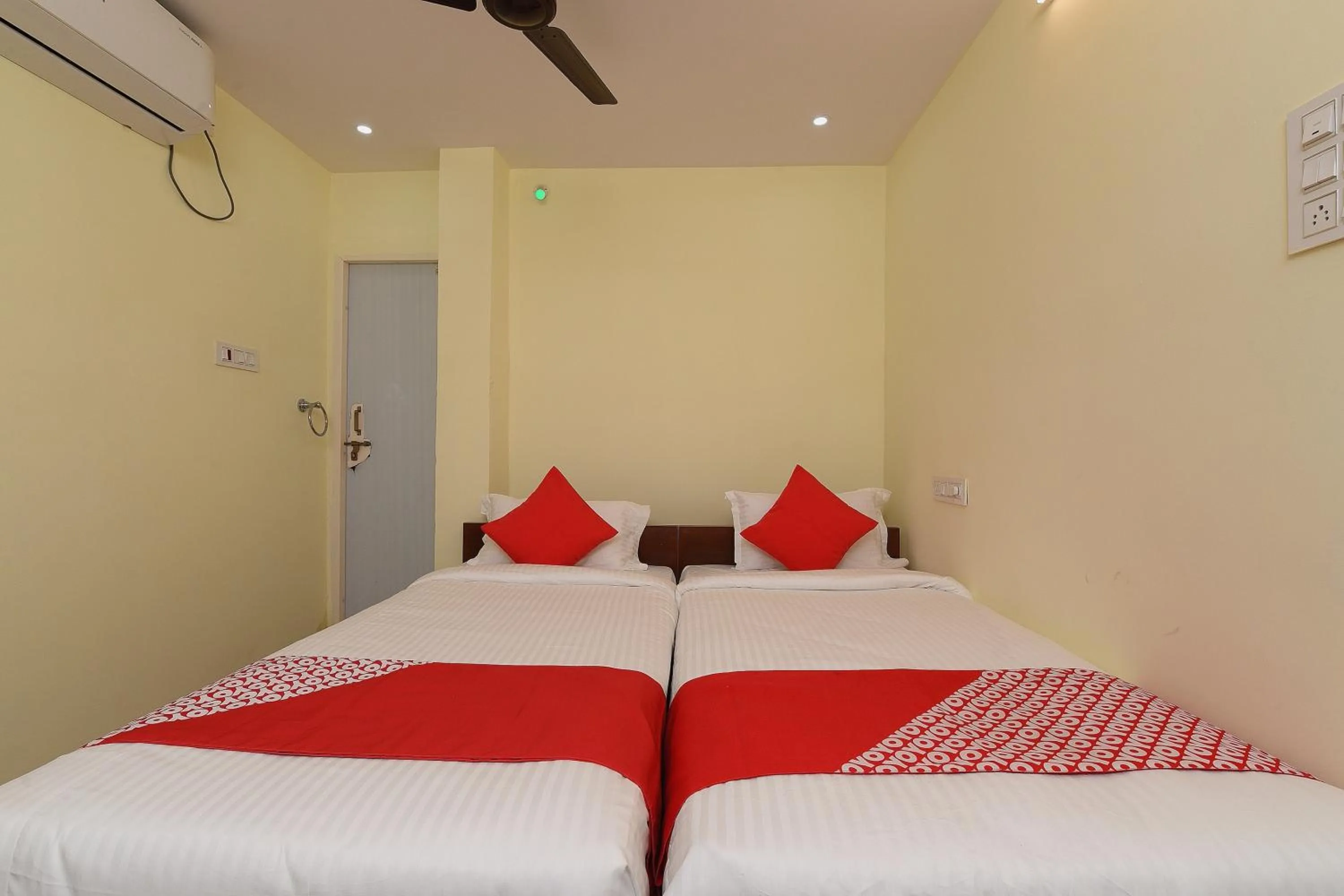 Bedroom, Bed in Hotel O Andhra Pradesh Hotels Association