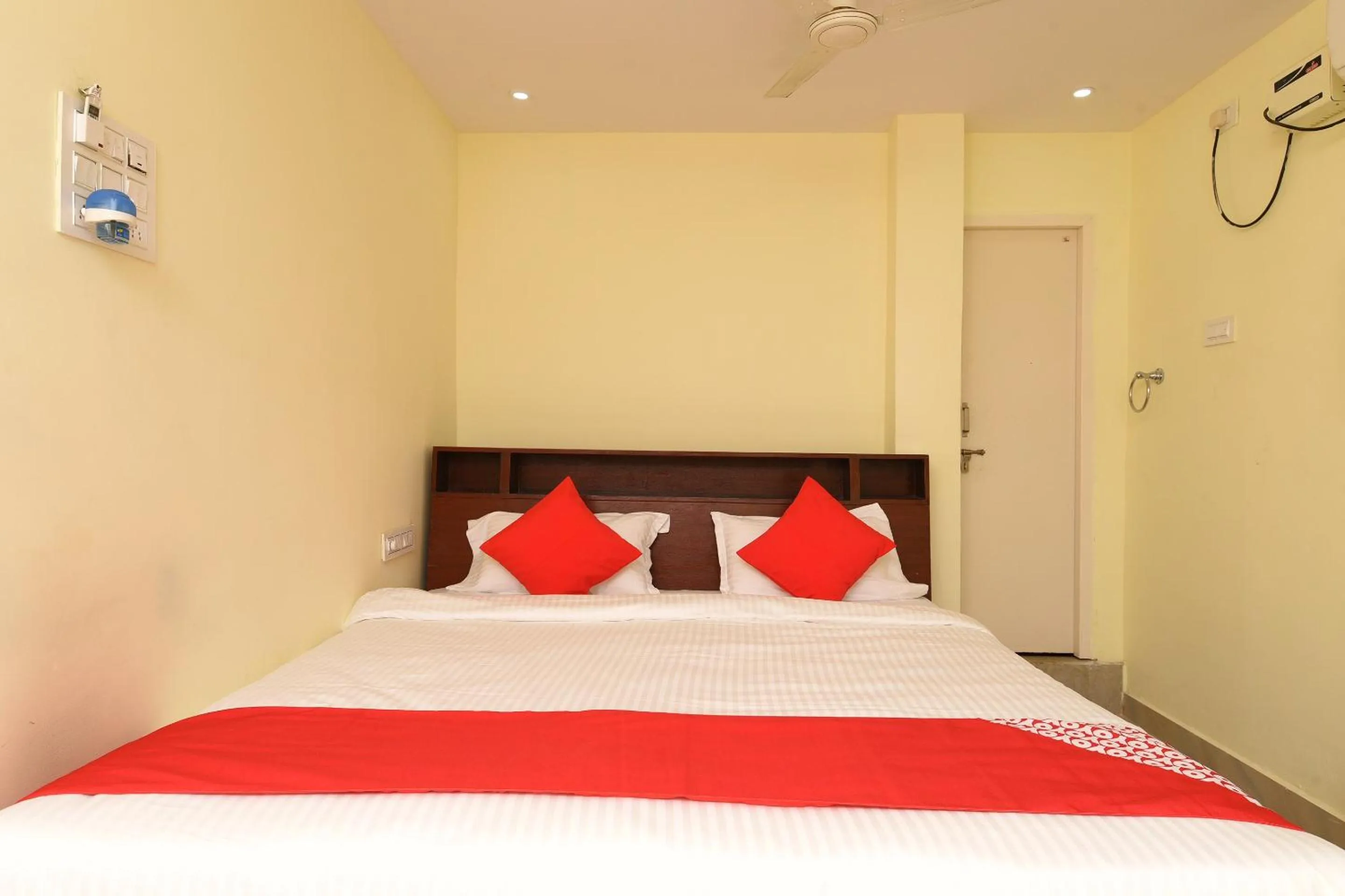 Bedroom, Bed in Hotel O Andhra Pradesh Hotels Association