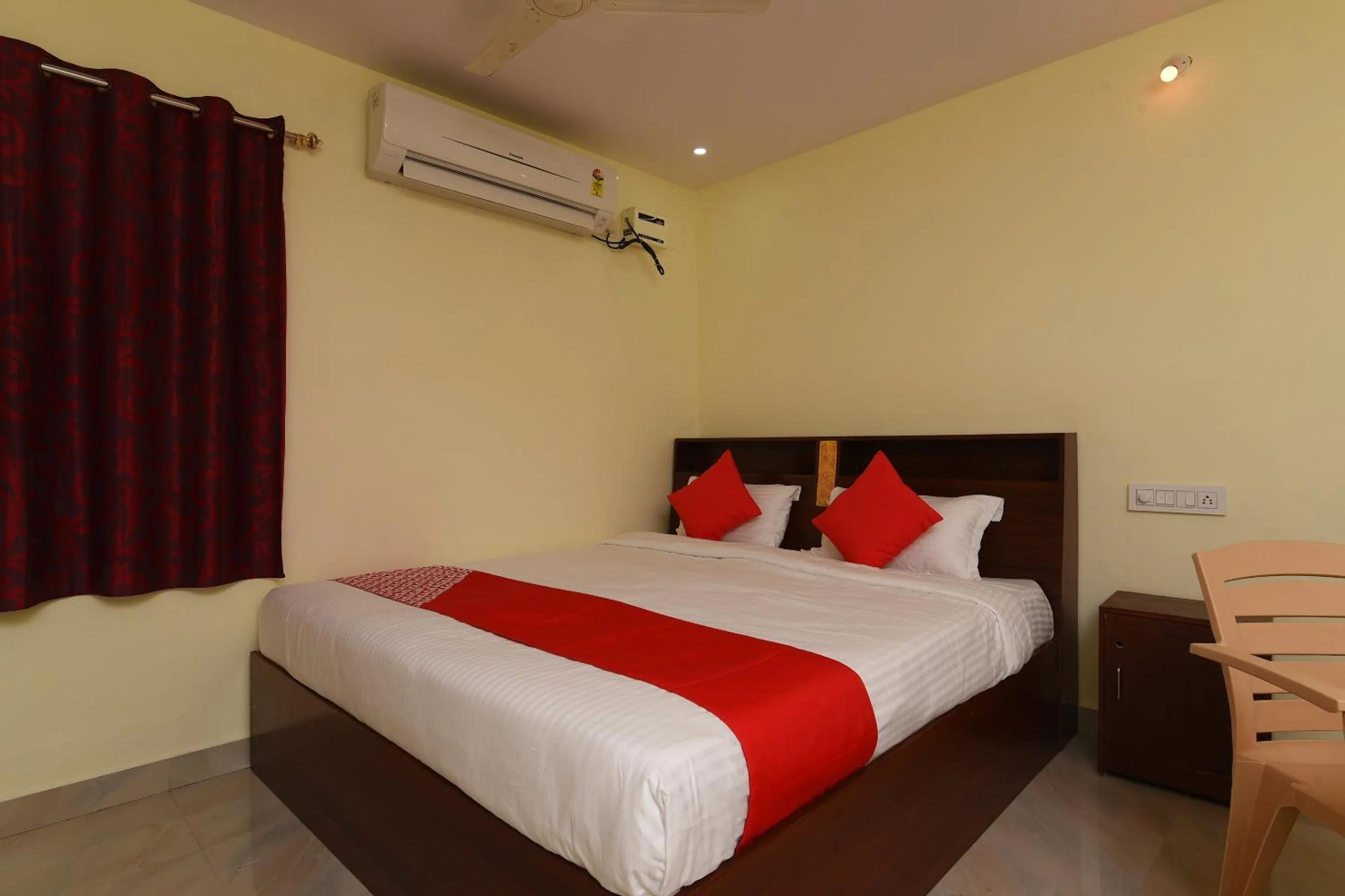 Bedroom, Bed in Hotel O Andhra Pradesh Hotels Association