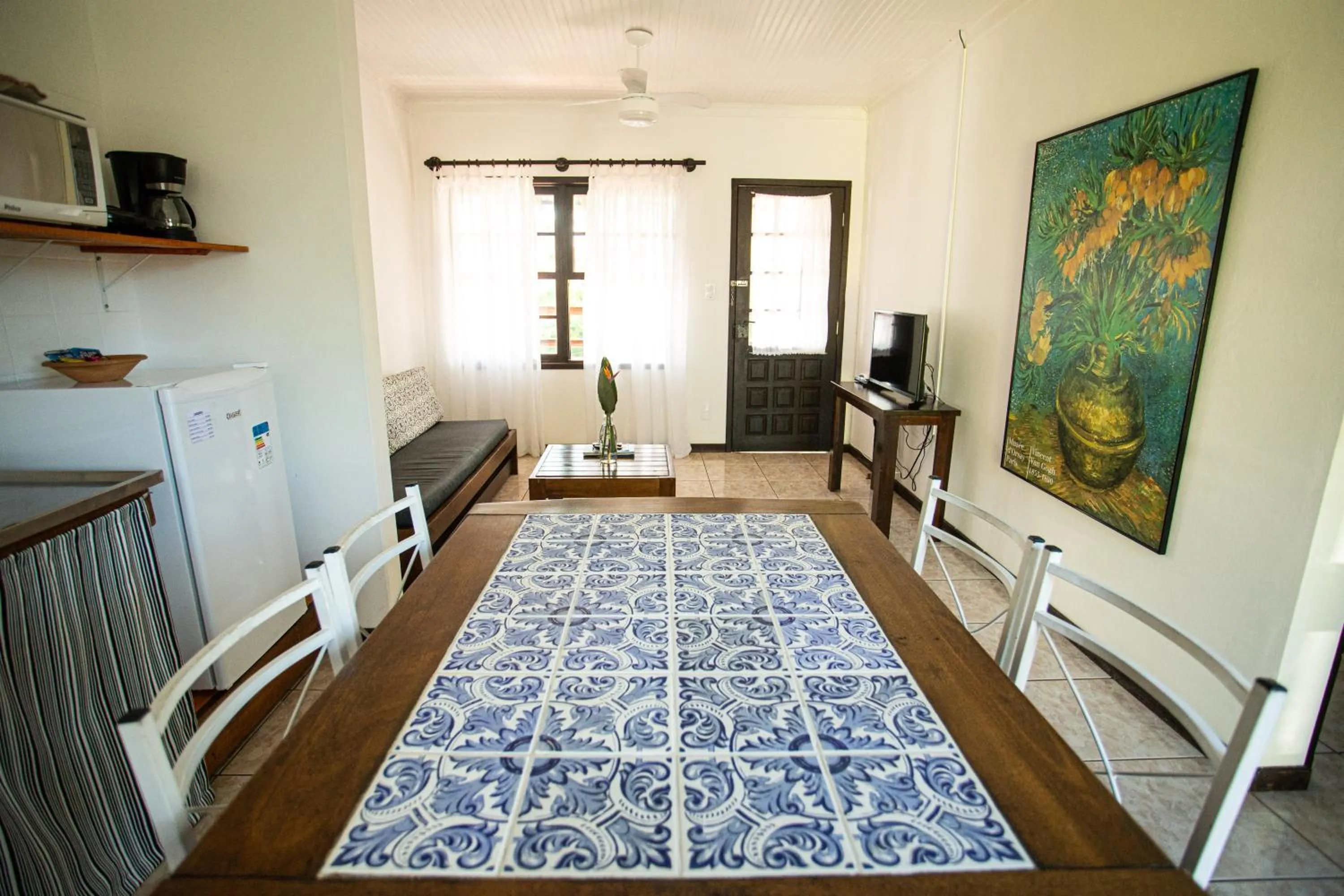 Communal lounge/ TV room in Pousada Cabanas da Praia Mole