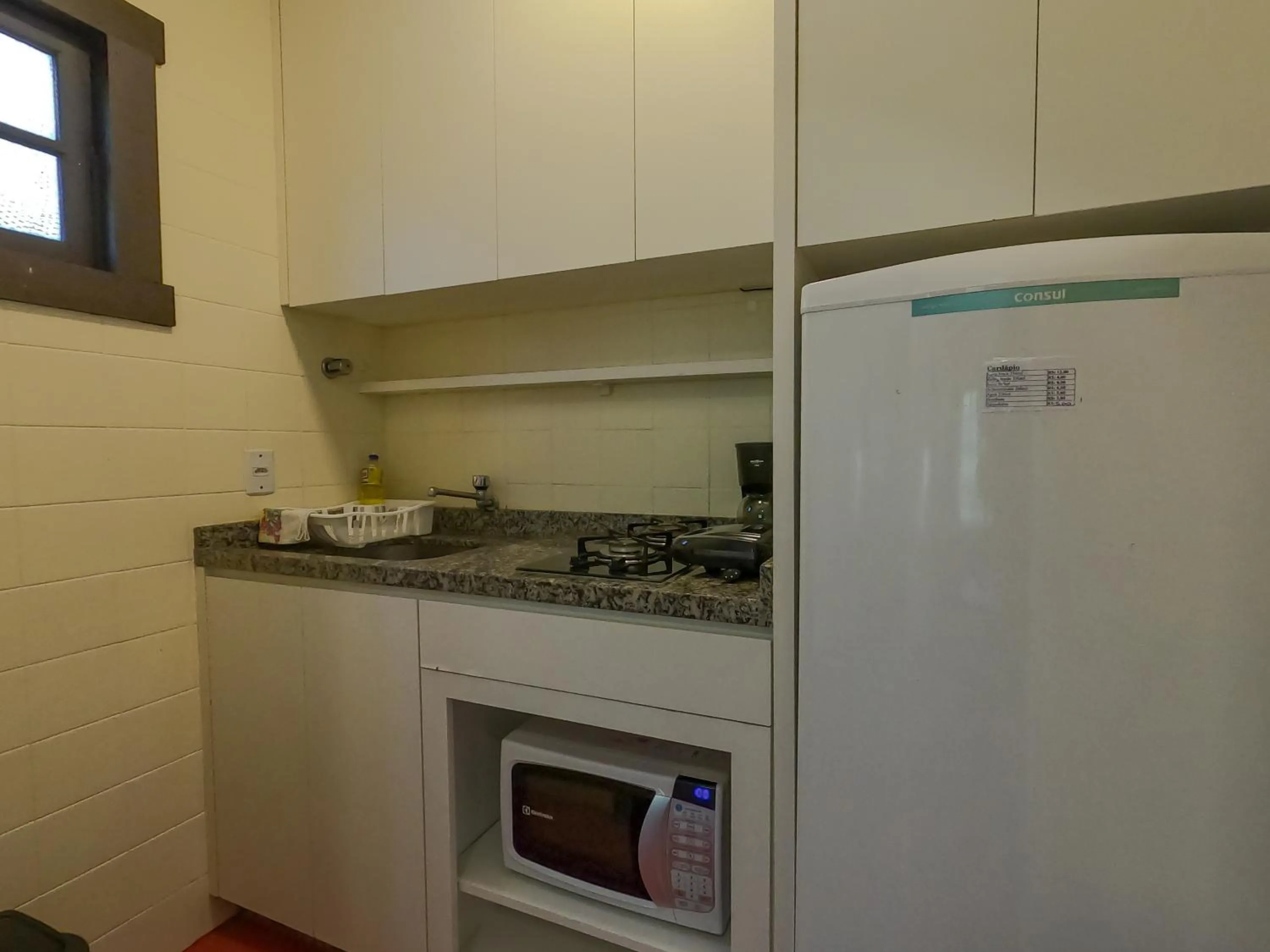 Kitchen or kitchenette in Pousada Cabanas da Praia Mole