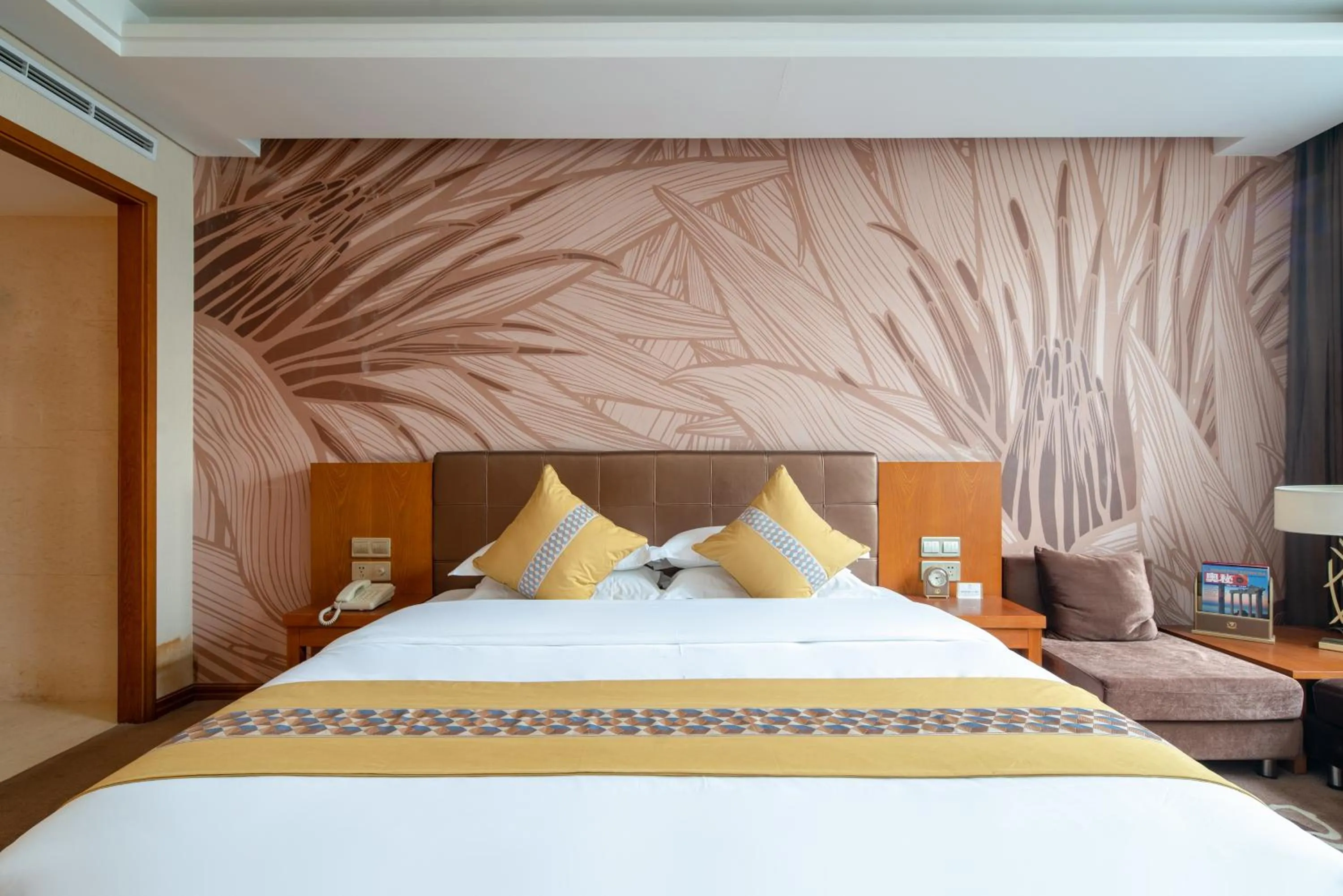 Bed in Yun'an Huidu Hotel