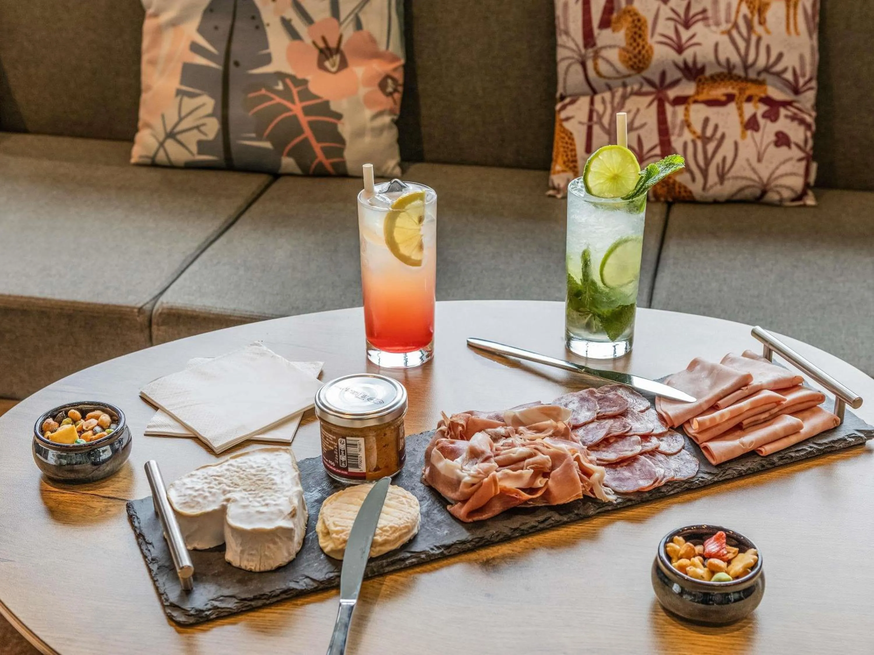 Lounge or bar in ibis budget Gonesse Le Bourget