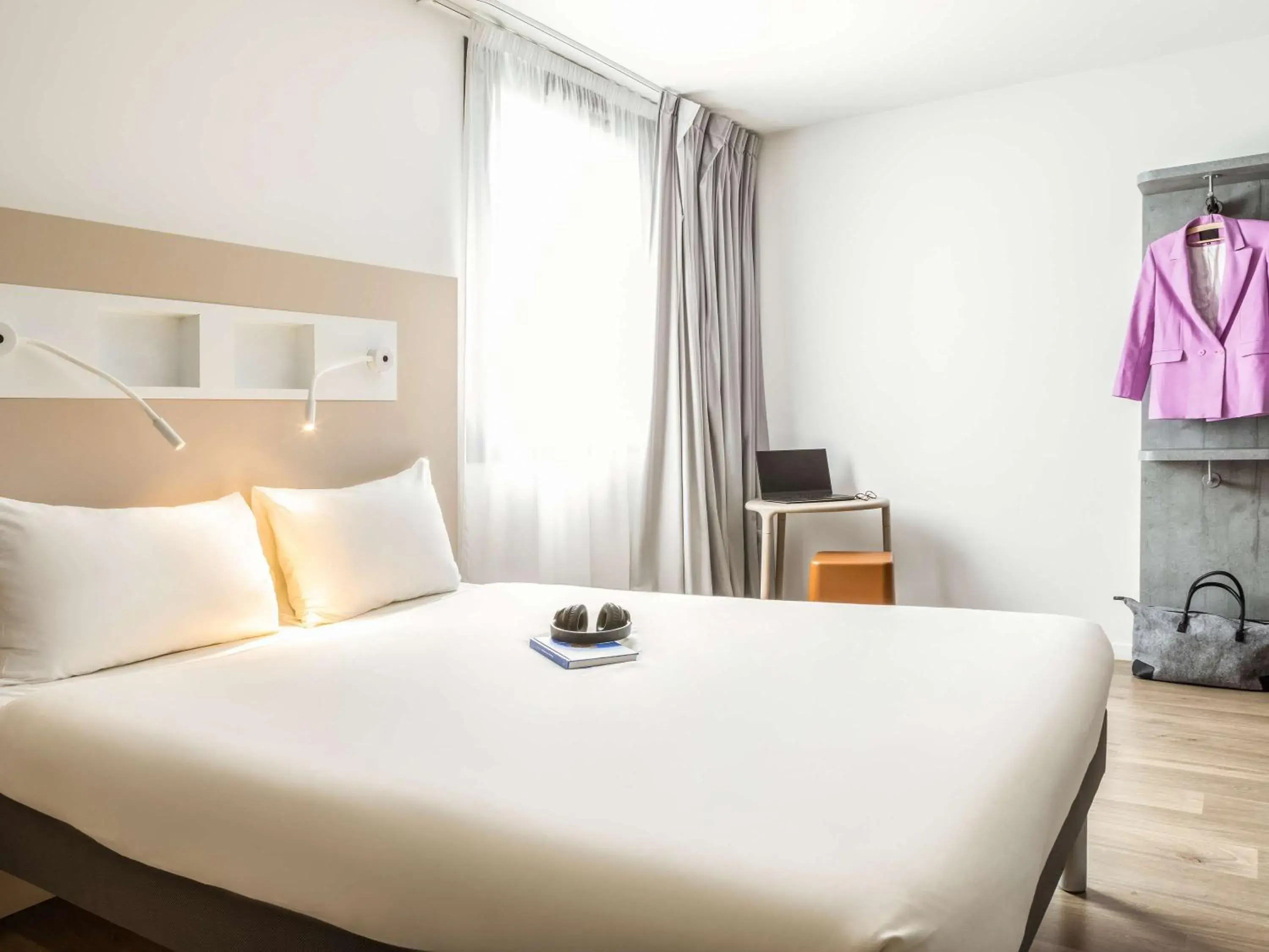 Bedroom, Bed in ibis budget Gonesse Le Bourget Bedroom, Bed in ibis budget Gonesse Le Bourget