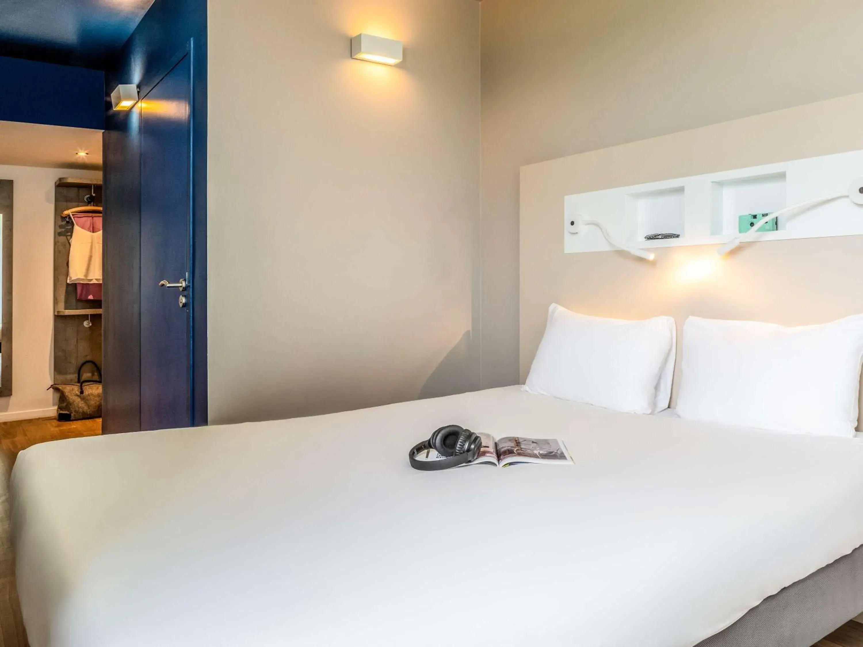 Bedroom, Bed in ibis budget Gonesse Le Bourget Bedroom, Bed in ibis budget Gonesse Le Bourget