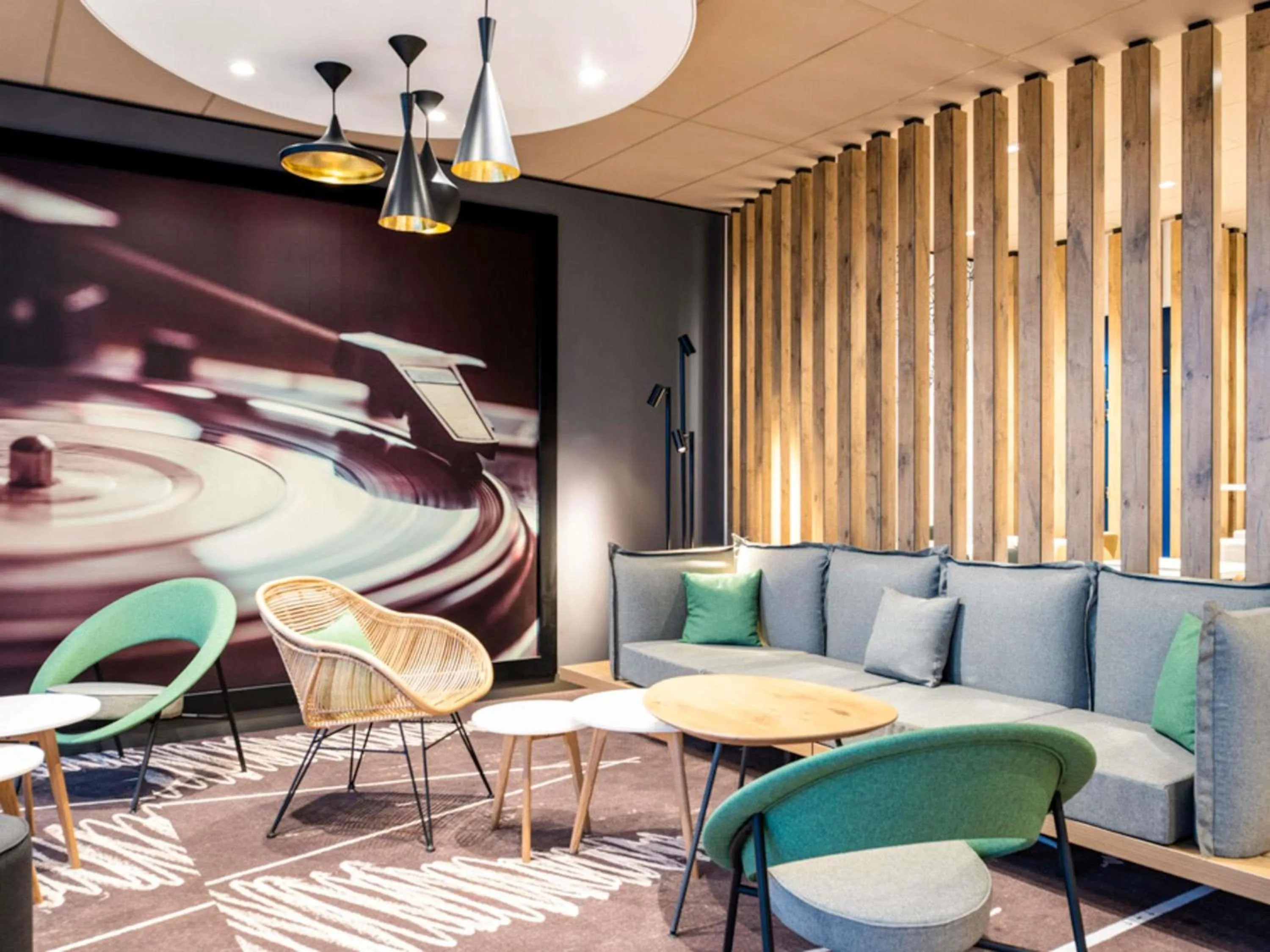 Lounge or bar in ibis budget Gonesse Le Bourget