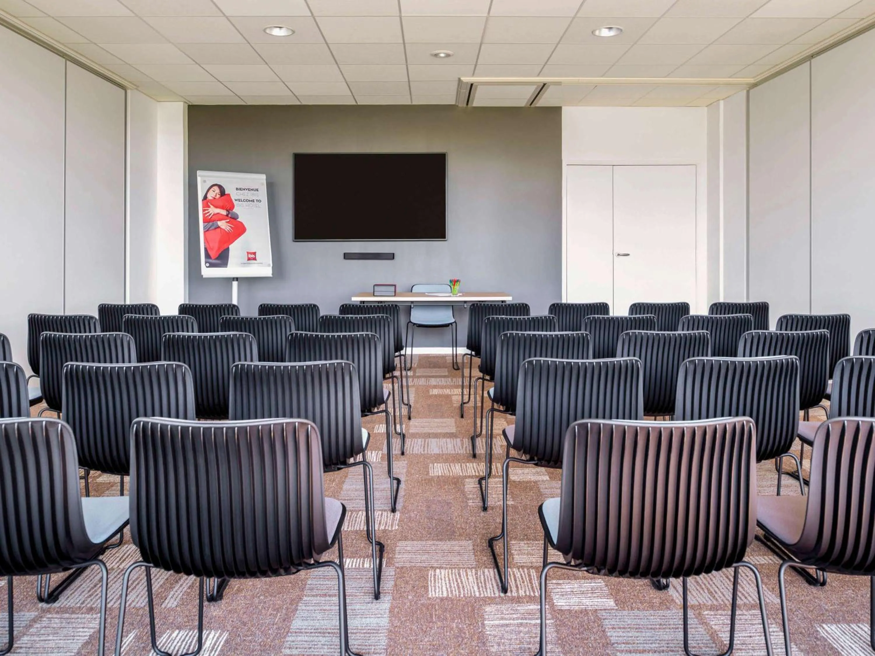 Meeting/conference room in ibis Gonesse Le Bourget