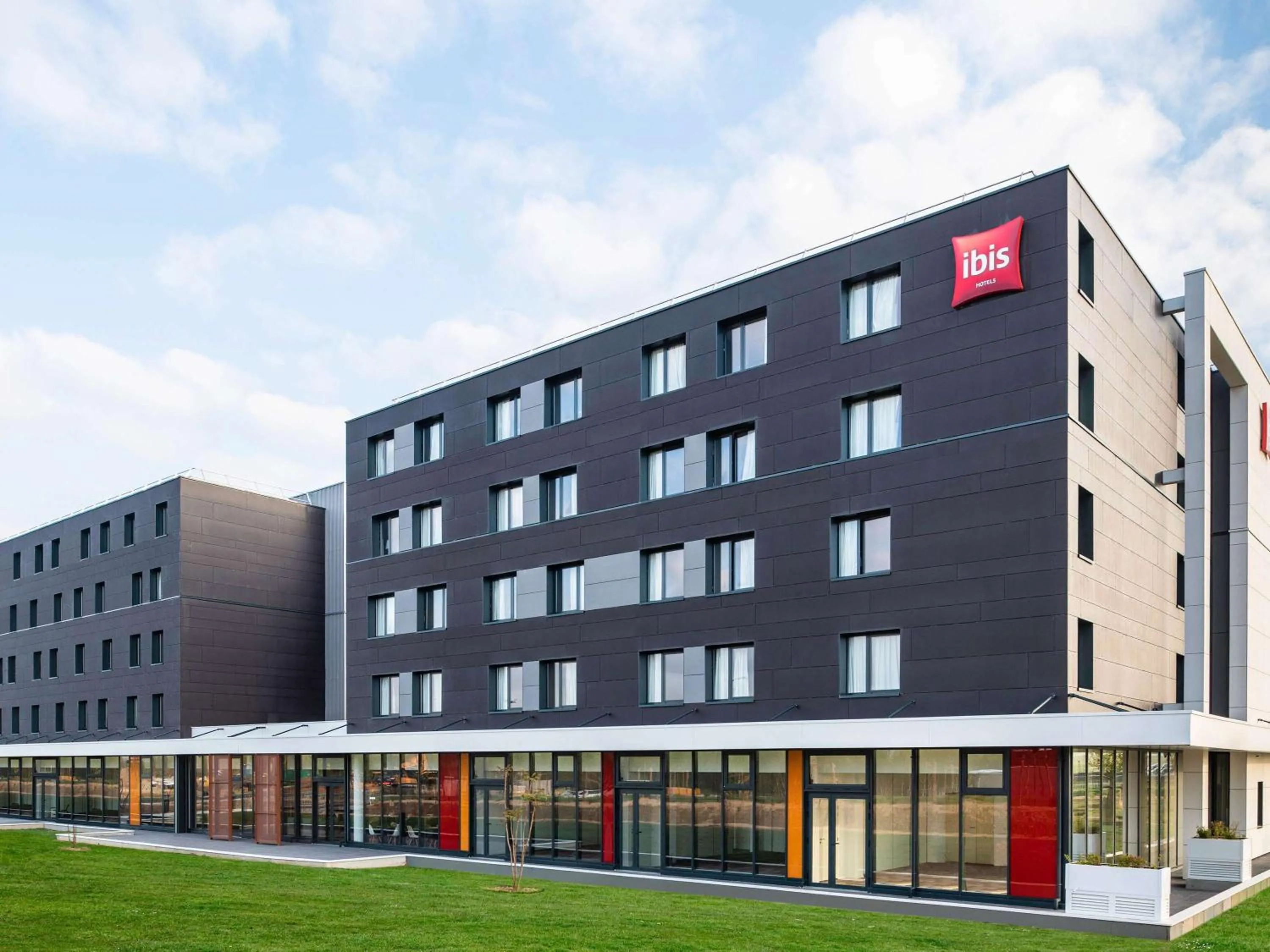 Property building in ibis Gonesse Le Bourget