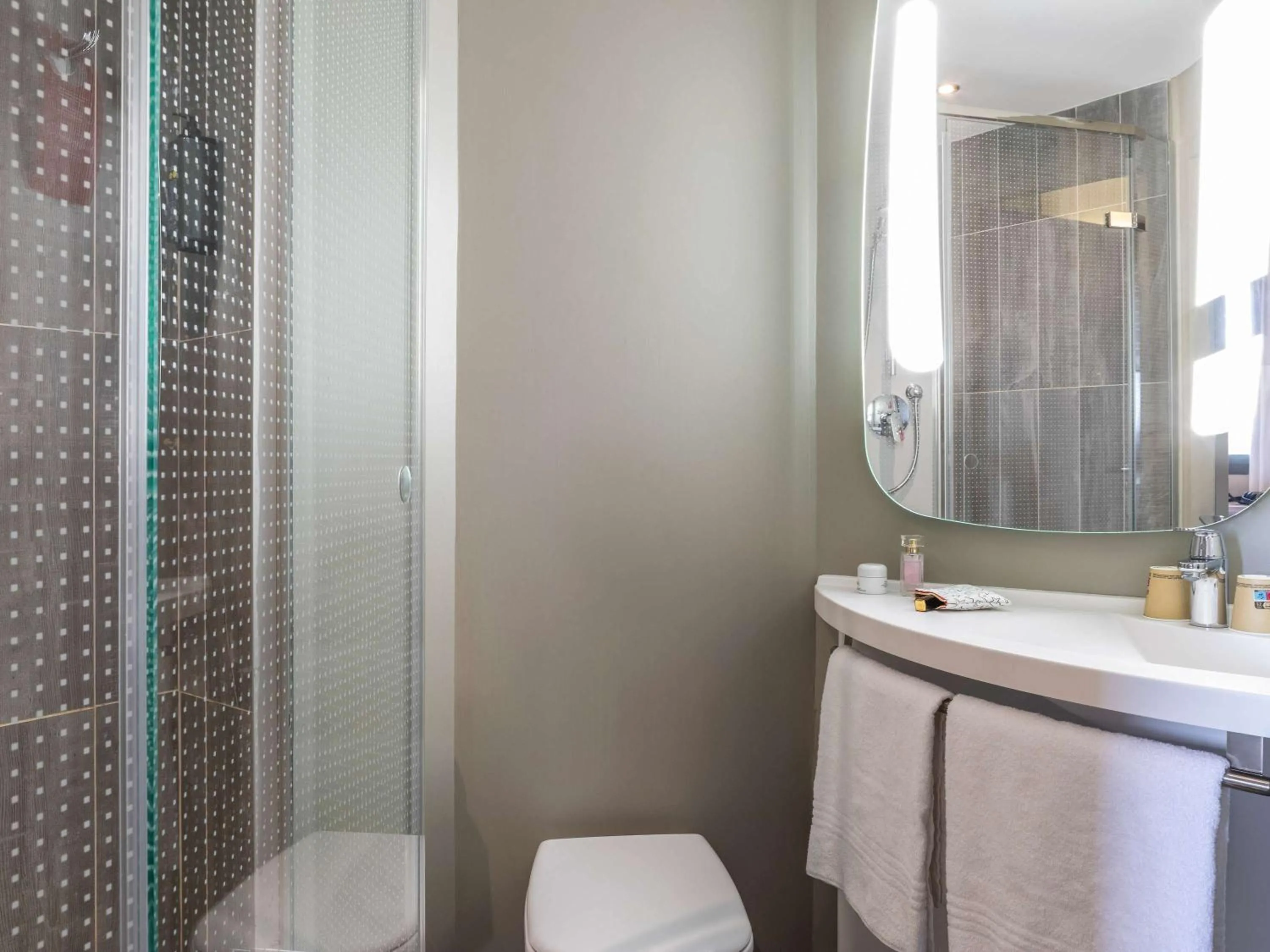 Bedroom in ibis Gonesse Le Bourget