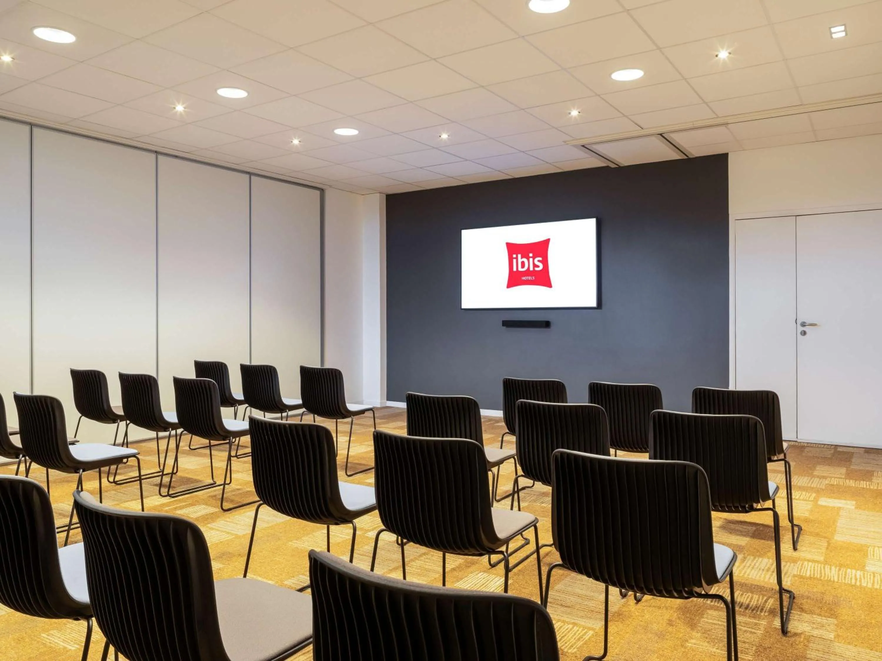Meeting/conference room in ibis Gonesse Le Bourget