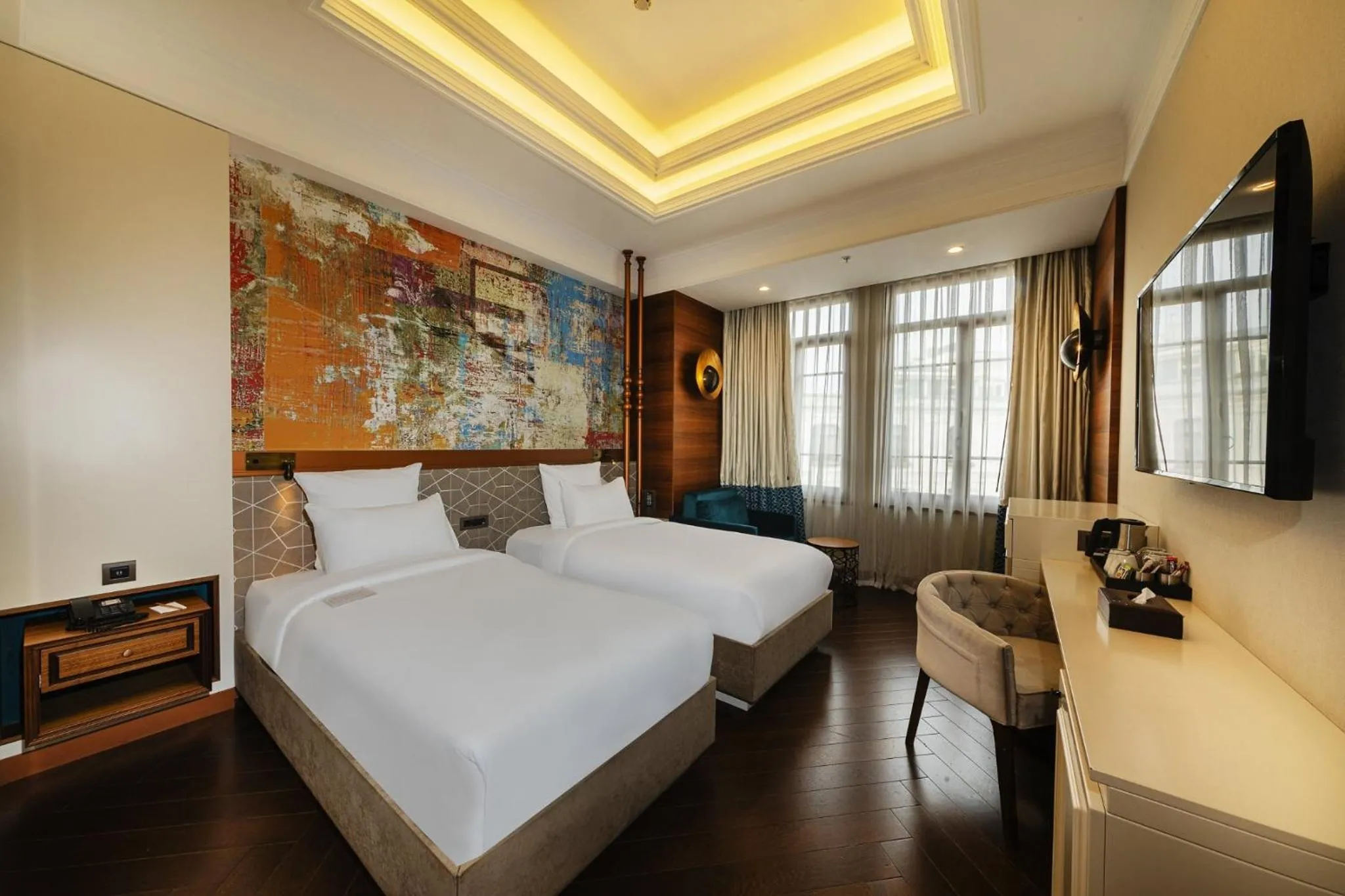 Communal lounge/ TV room, Bed in Mercure Istanbul Sirkeci