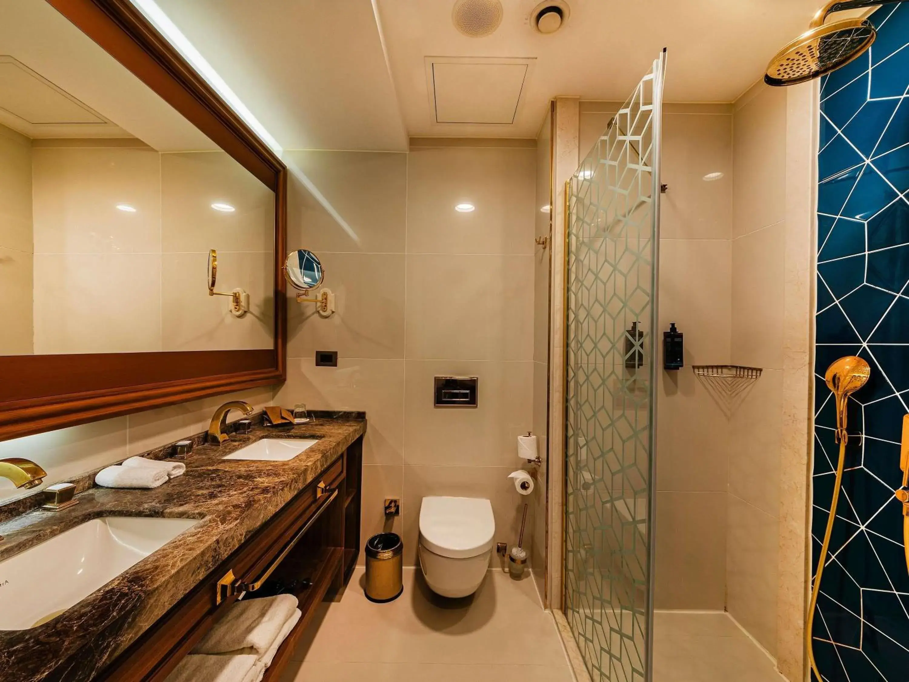 Family King Suite with Two Sofa Beds in Mercure Istanbul Sirkeci Family King Suite with Two Sofa Beds in Mercure Istanbul Sirkeci