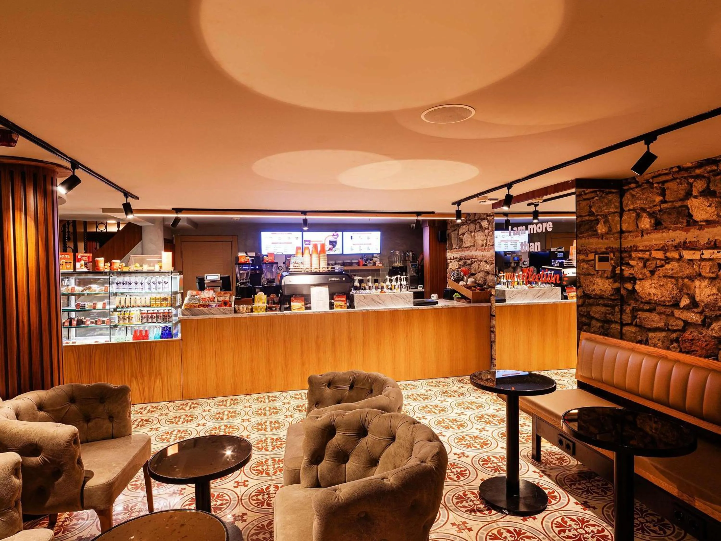 Lounge or bar in Mercure Istanbul Sirkeci