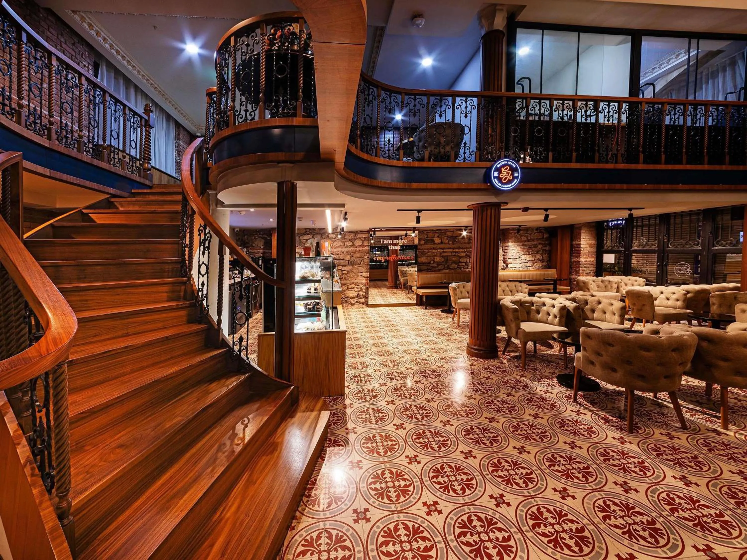 Lounge or bar in Mercure Istanbul Sirkeci