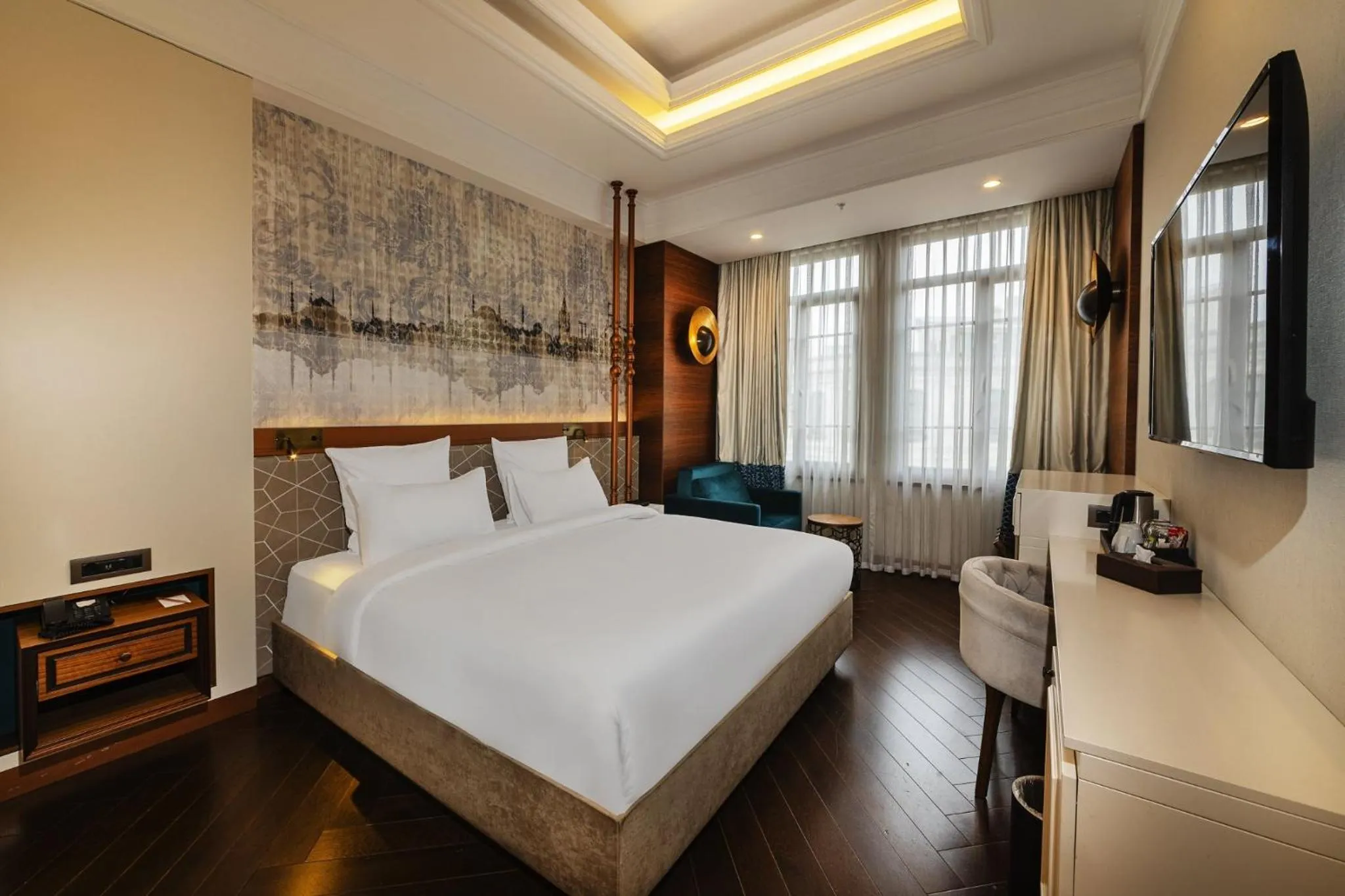 Photo of the whole room, Bed in Mercure Istanbul Sirkeci