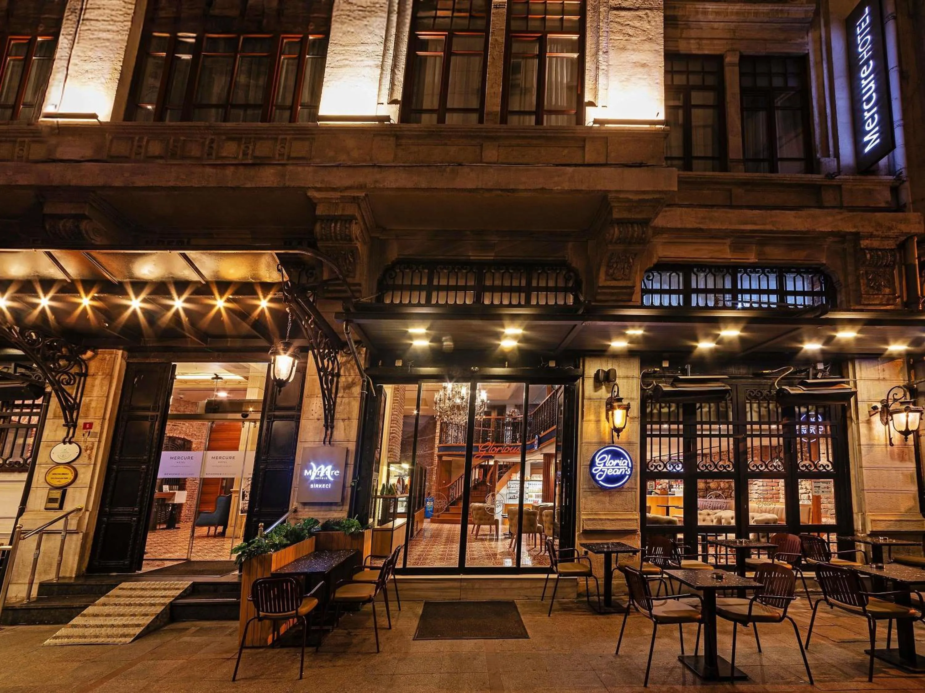 Lounge or bar in Mercure Istanbul Sirkeci