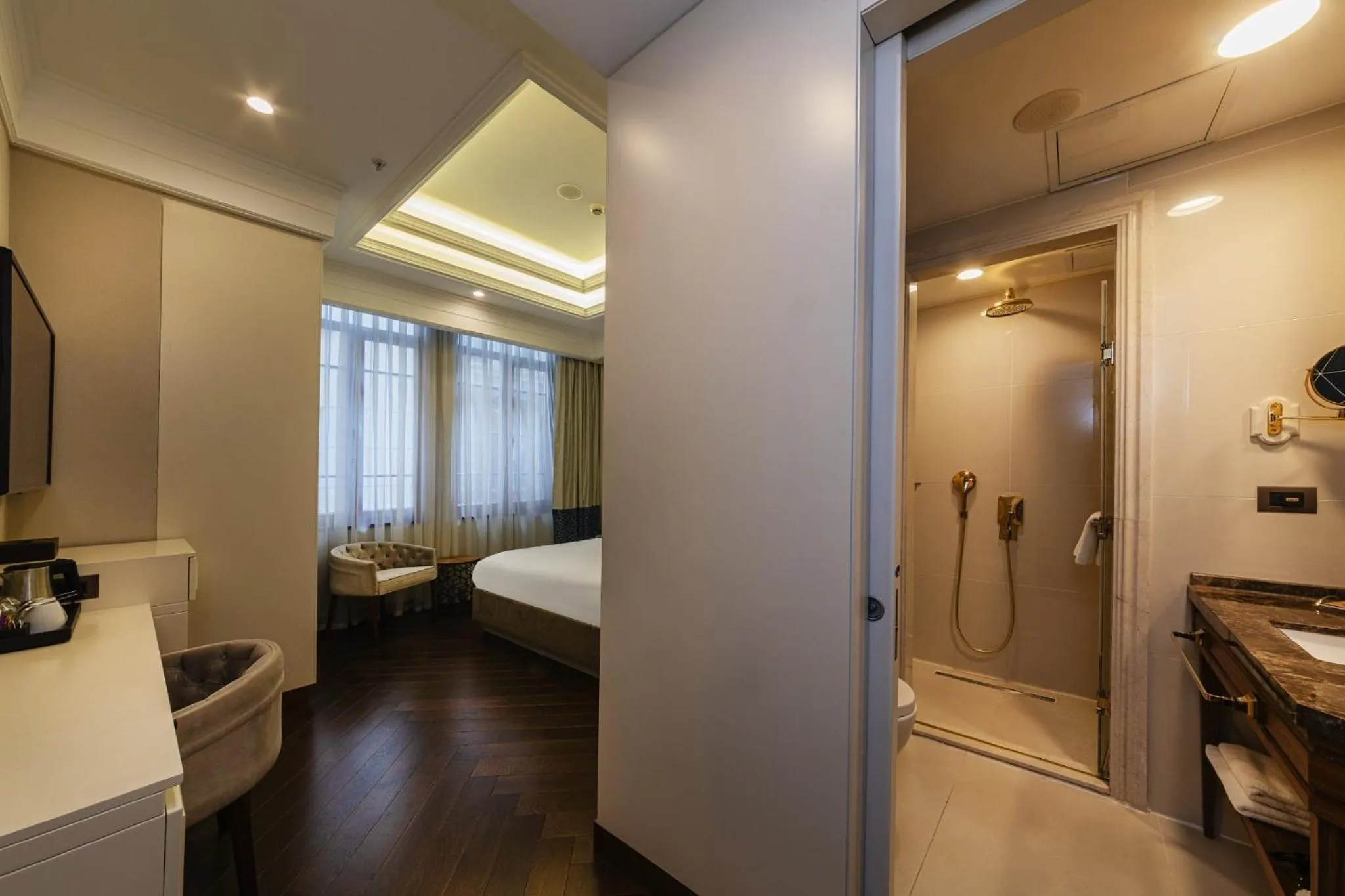 Photo of the whole room, Bed in Mercure Istanbul Sirkeci