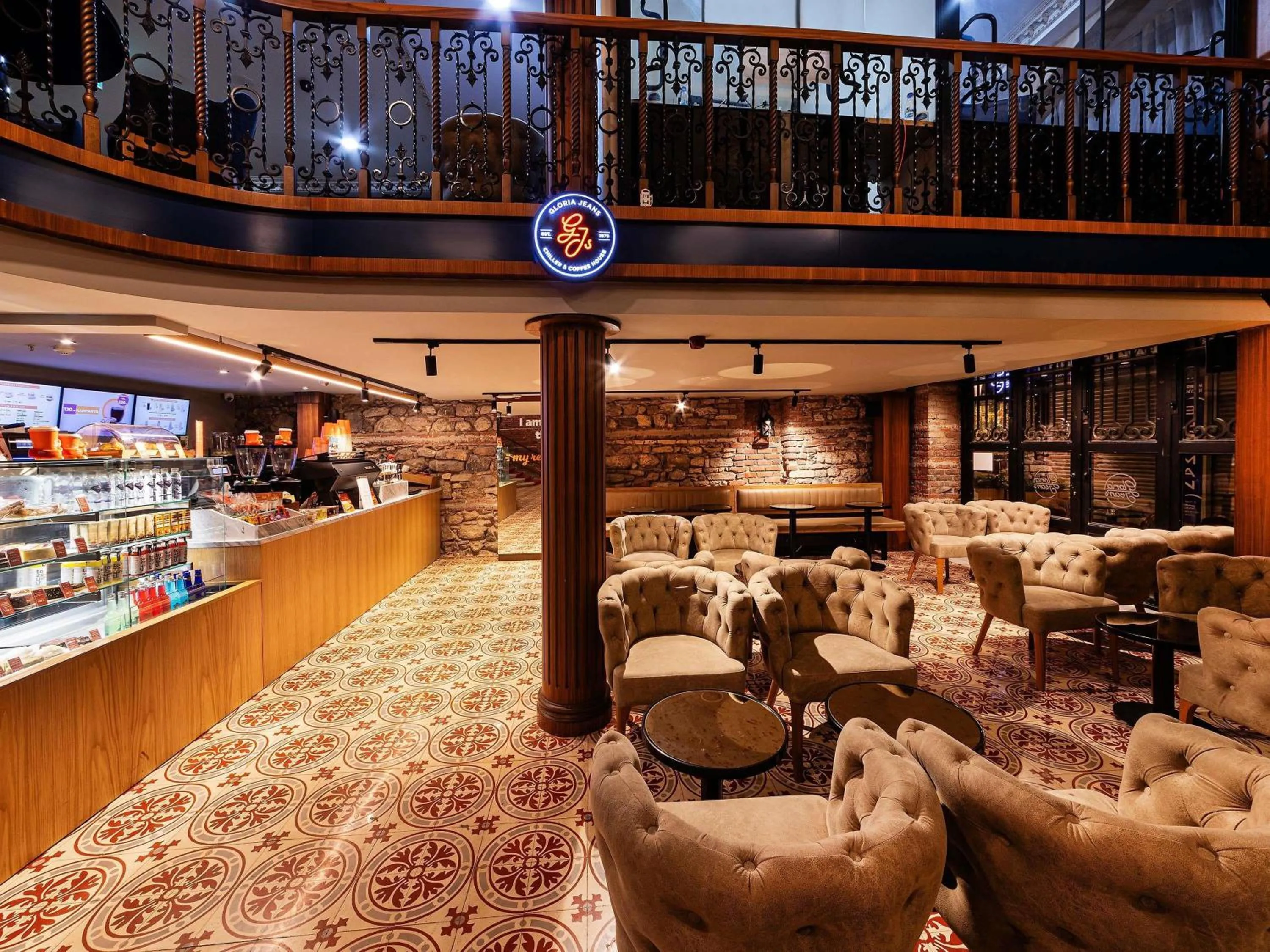 Lounge or bar in Mercure Istanbul Sirkeci