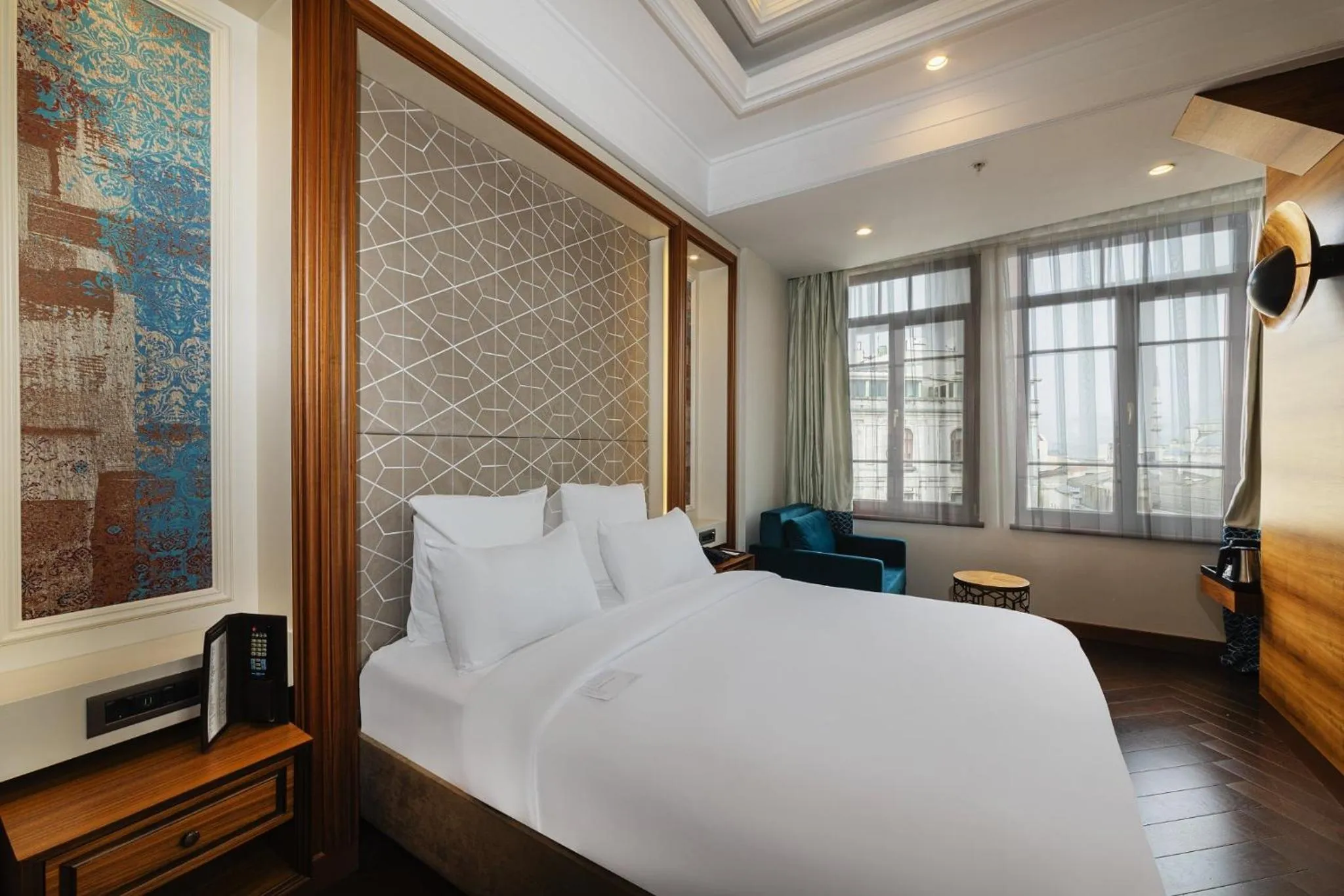 Photo of the whole room, Bed in Mercure Istanbul Sirkeci