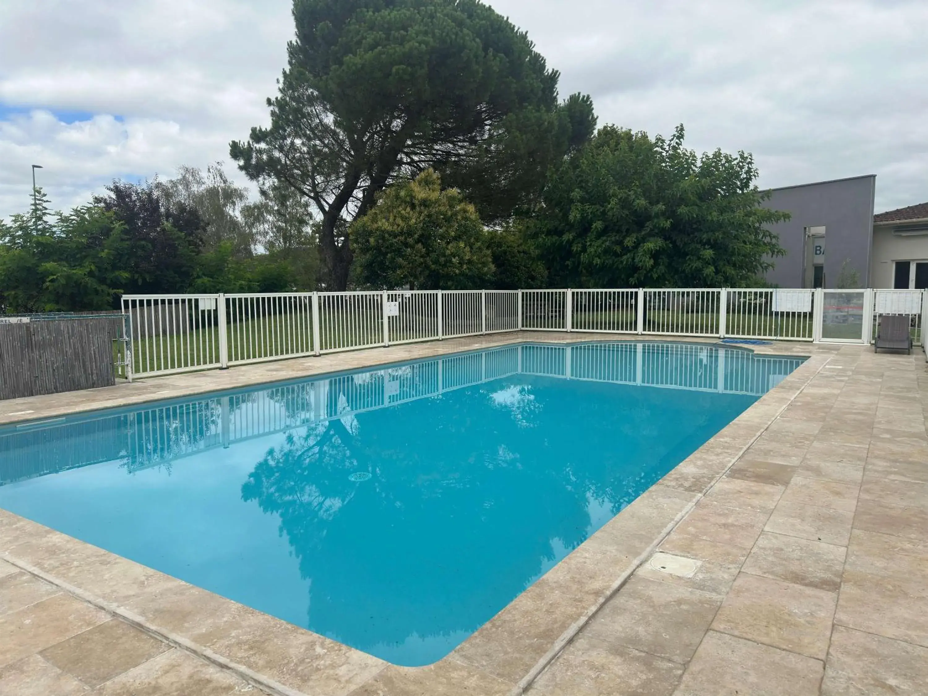 Property building in ibis Cahors Property building in ibis Cahors