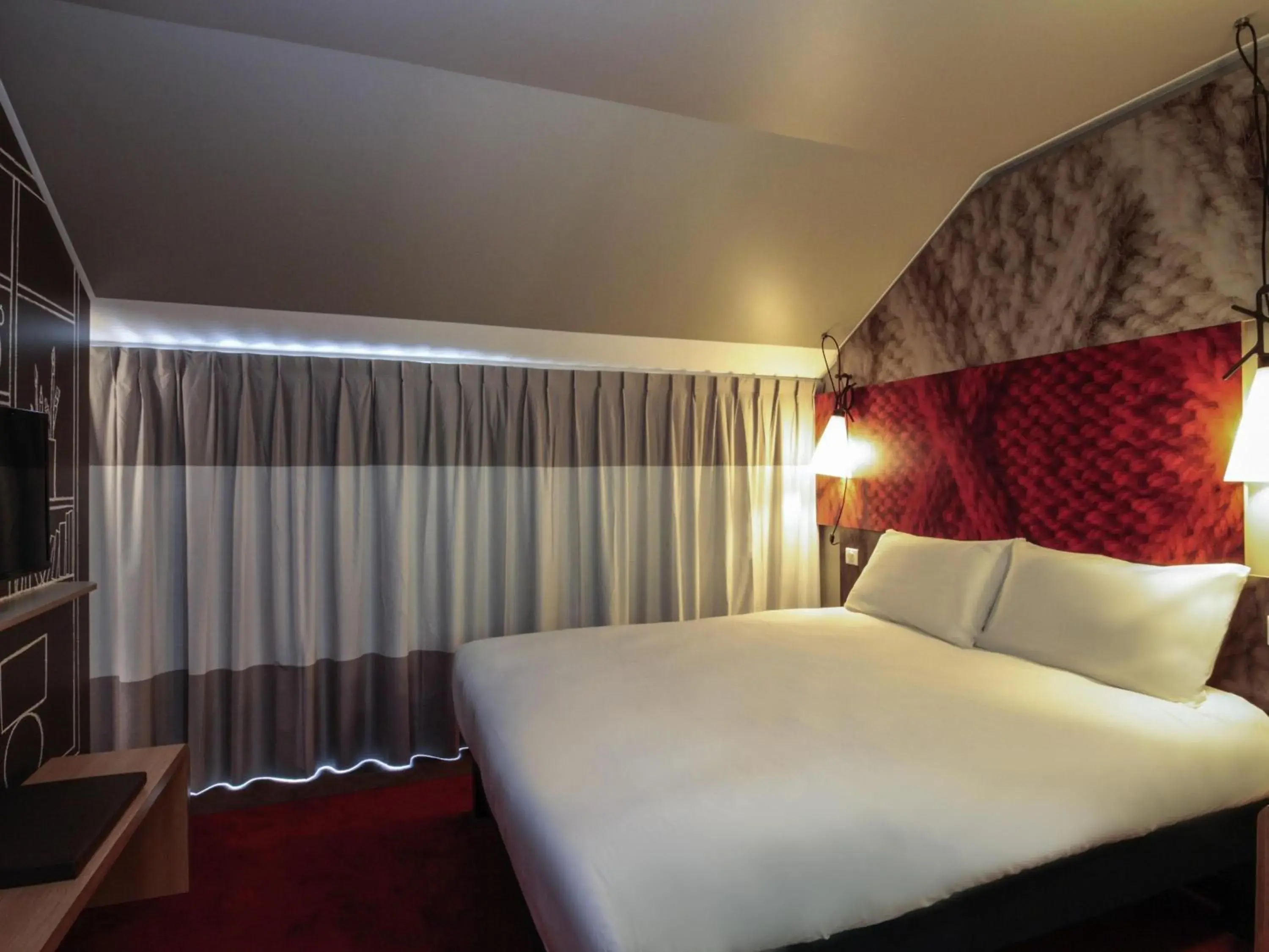 Bedroom, Bed in ibis Cahors Bedroom, Bed in ibis Cahors