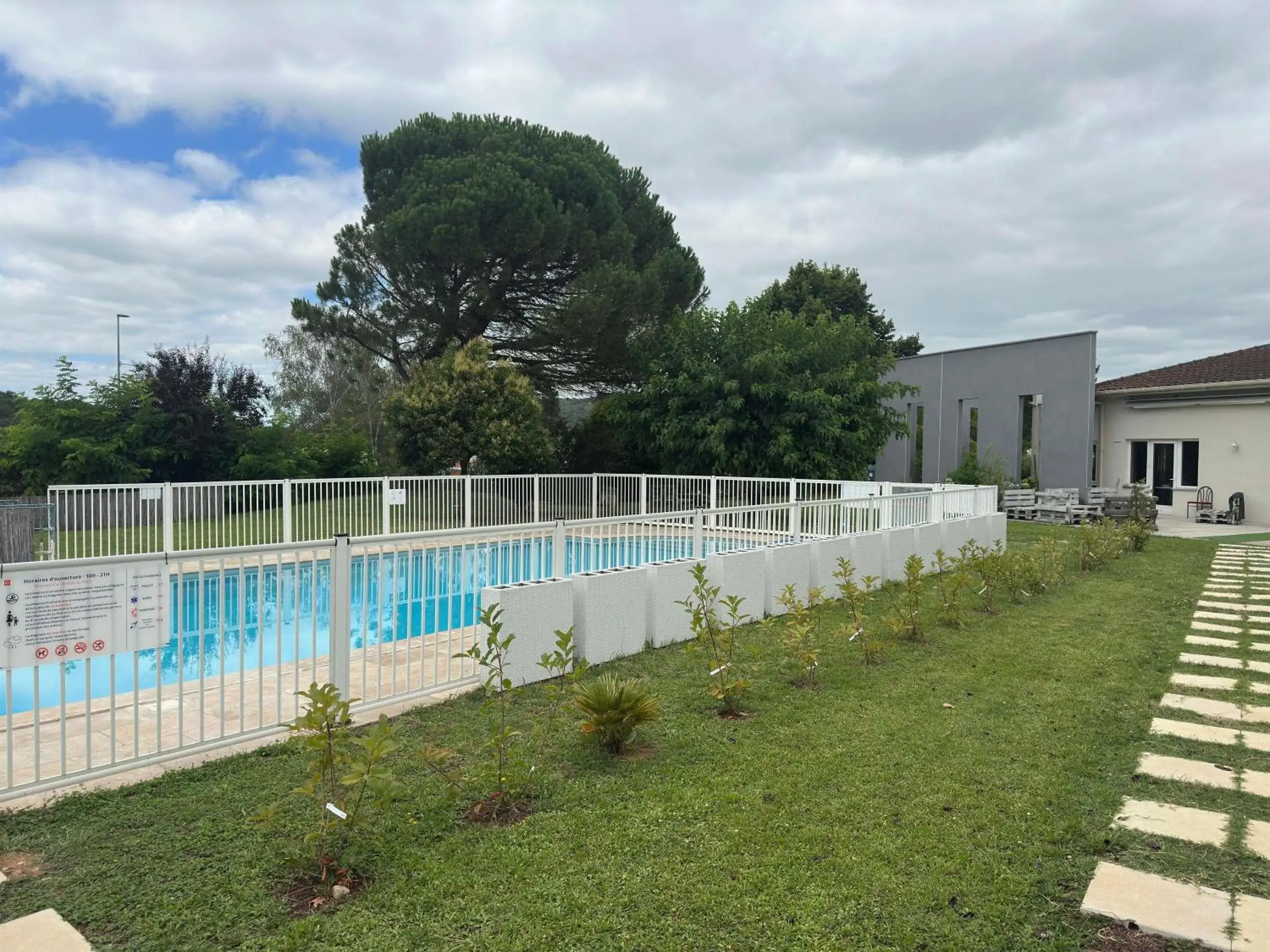 Pool view in ibis Cahors Pool view in ibis Cahors