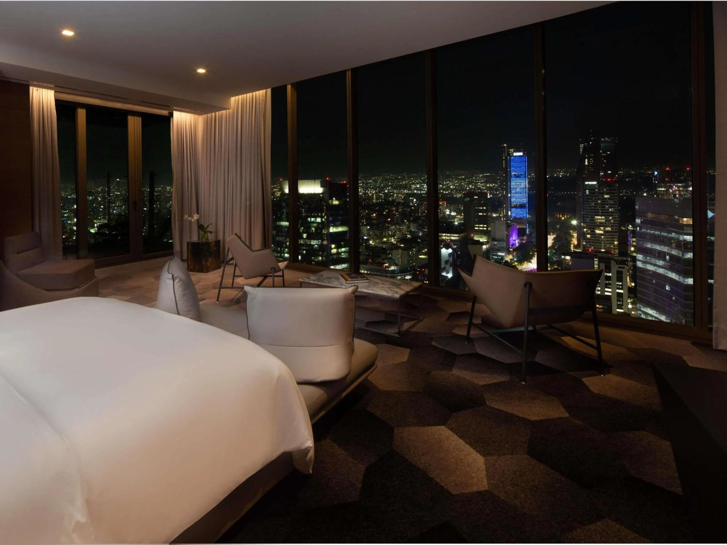 Property building, Bed in Sofitel Mexico City Reforma