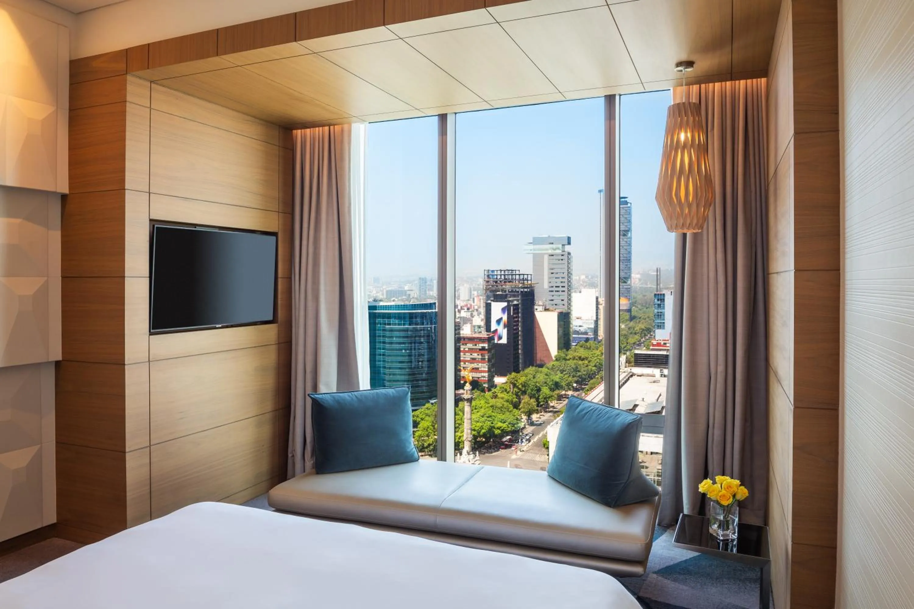 View (from property/room), Bed in Sofitel Mexico City Reforma