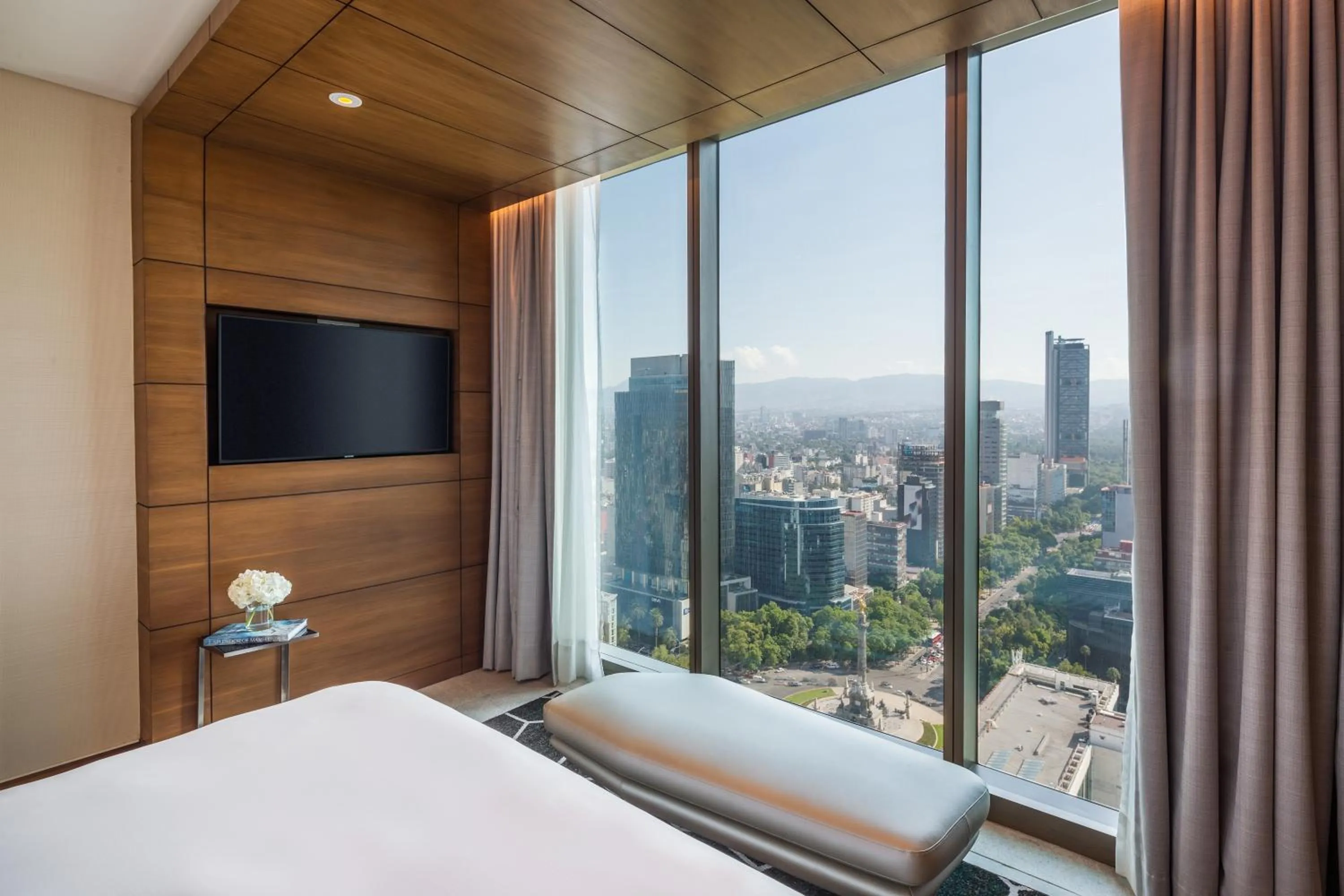 View (from property/room), Bed in Sofitel Mexico City Reforma
