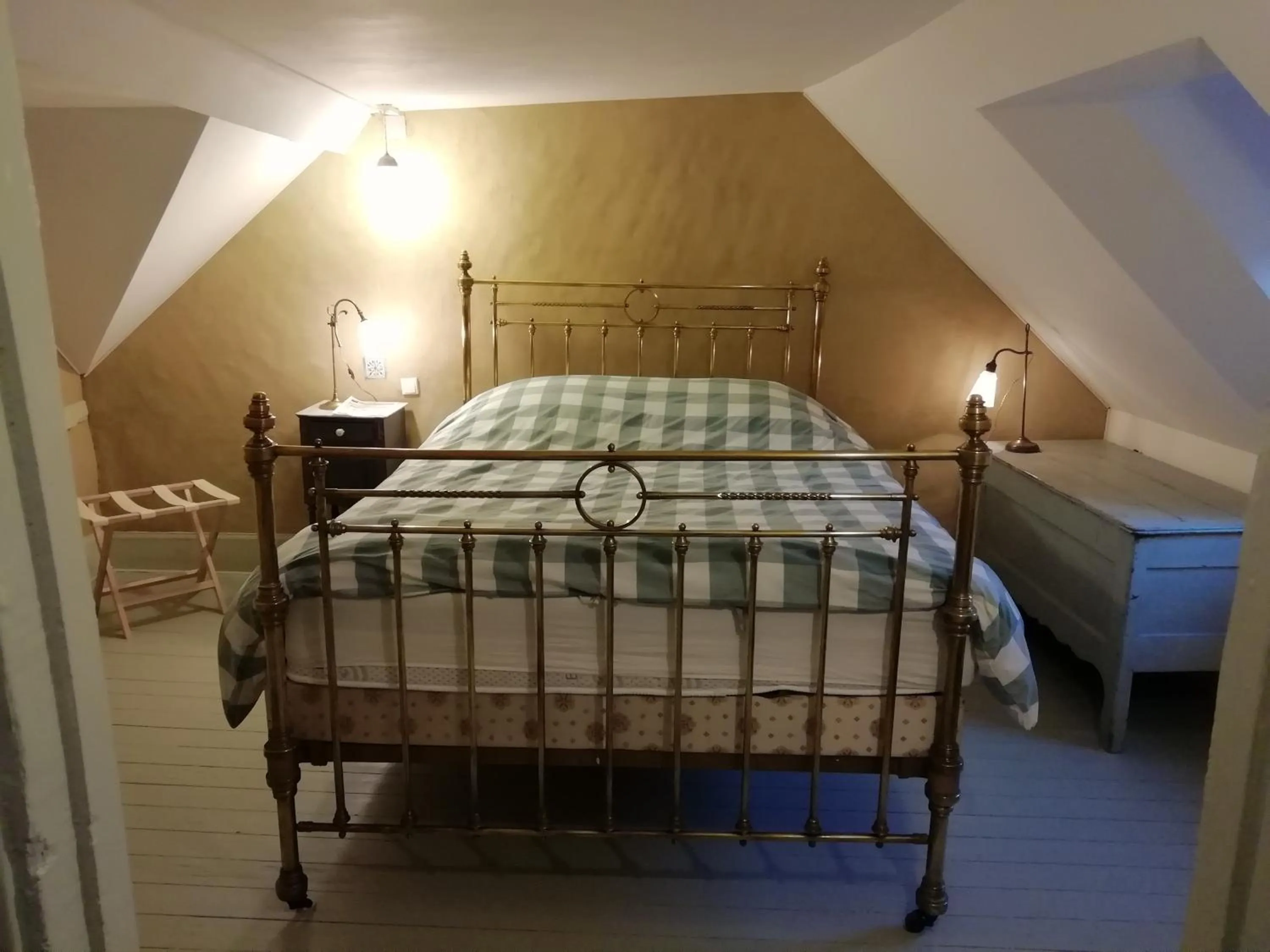 Photo of the whole room, Bed in La "charcuterie" GREBER