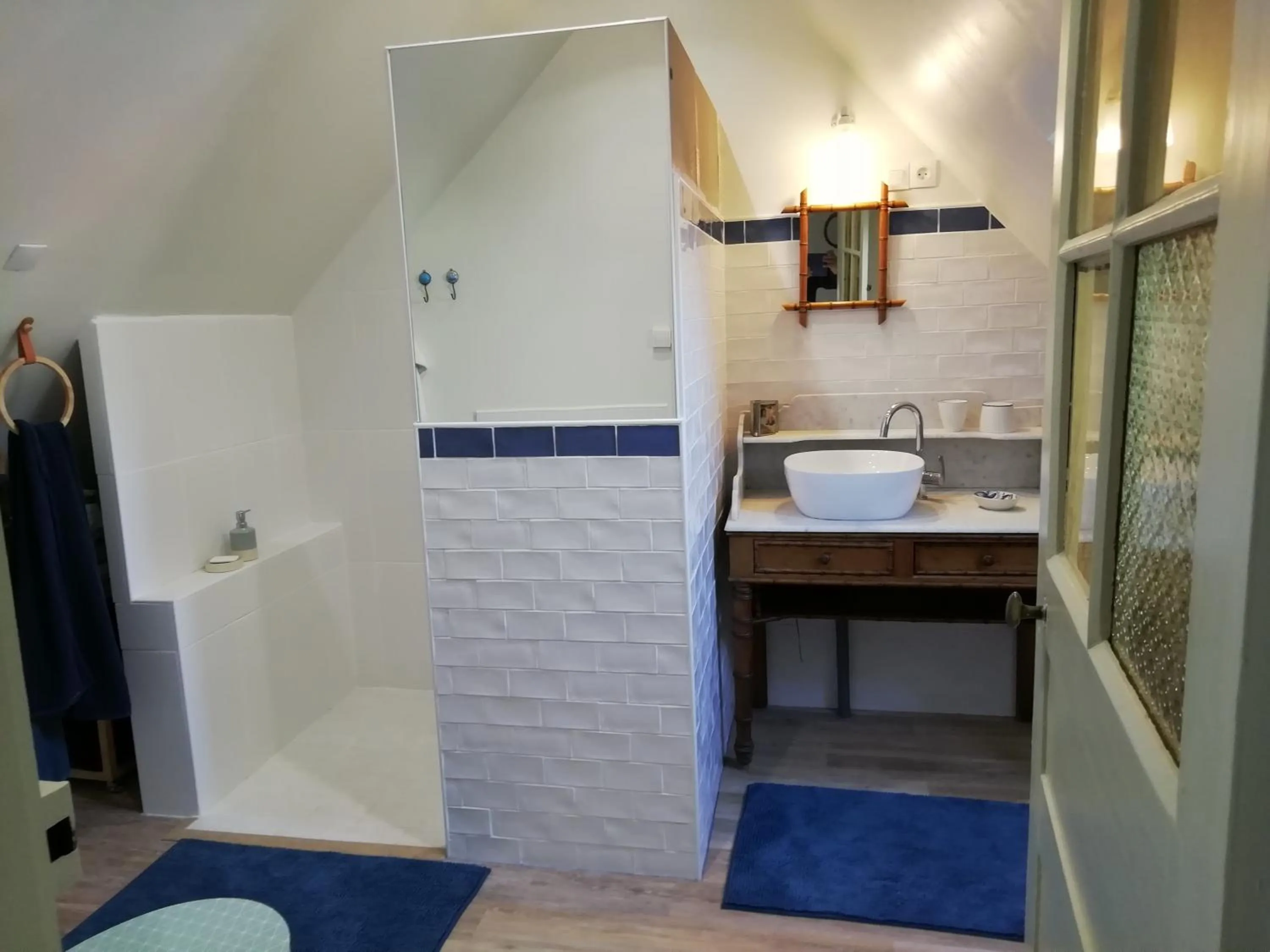 Bathroom in La "charcuterie" GREBER